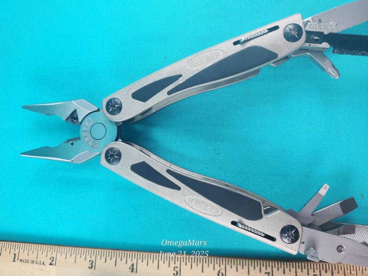 Gerber Legend MP 800 #L8 Light usage on pliers.