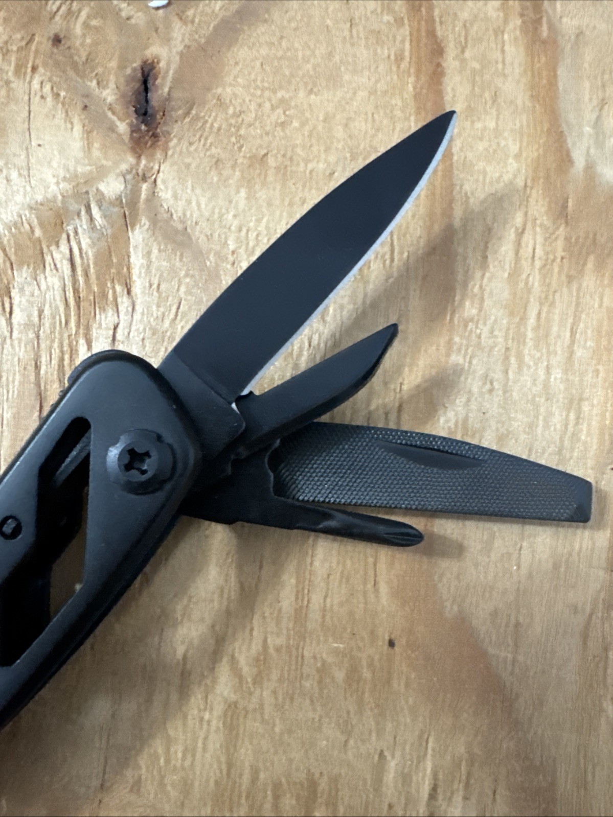 Bear Grylls Gerber Multi Tool Brand New w/ Pocket Guide