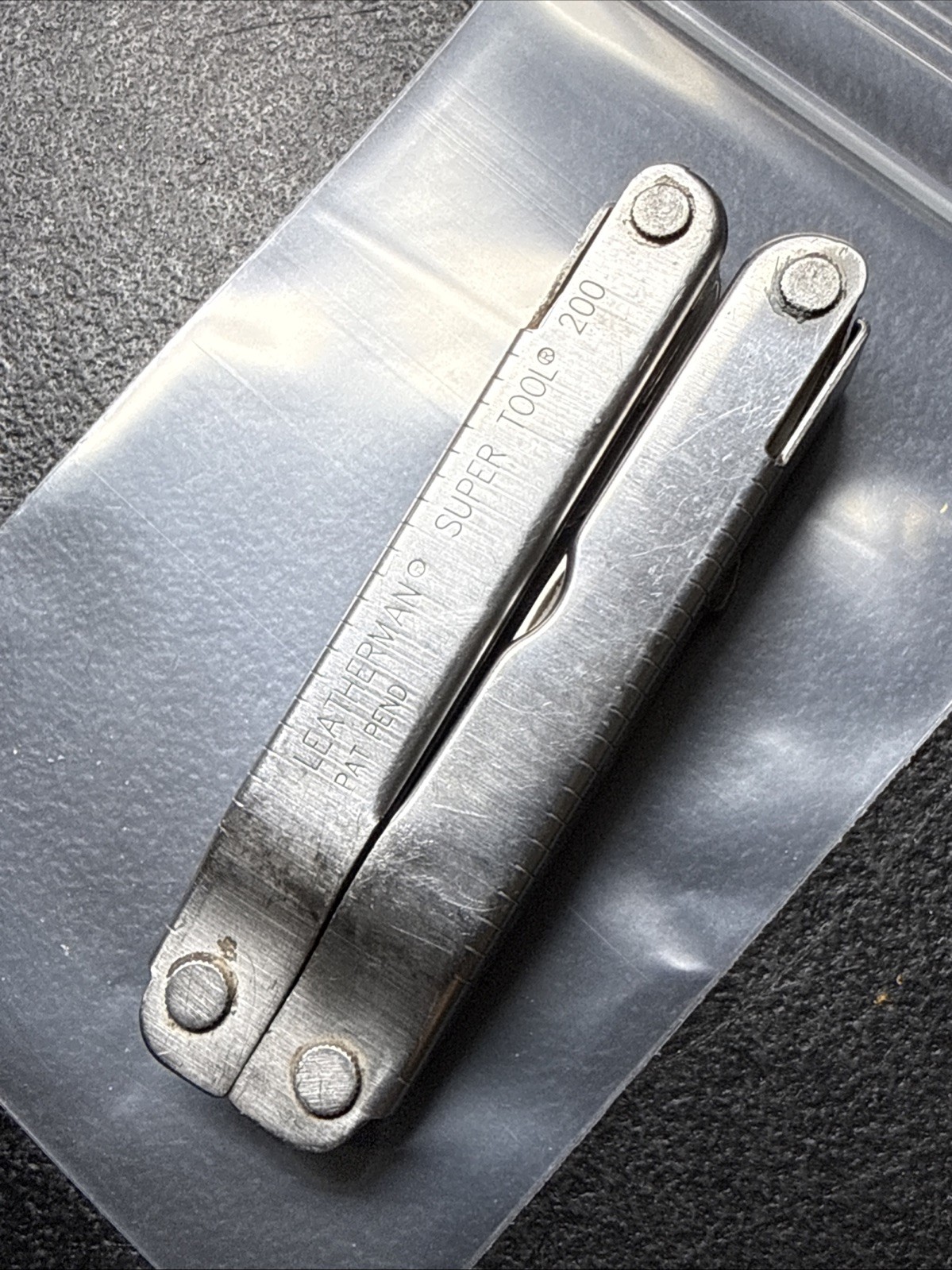 LEATHERMAN 200 SUPER TOOL SELLING FOR PARTS NOT WORKING