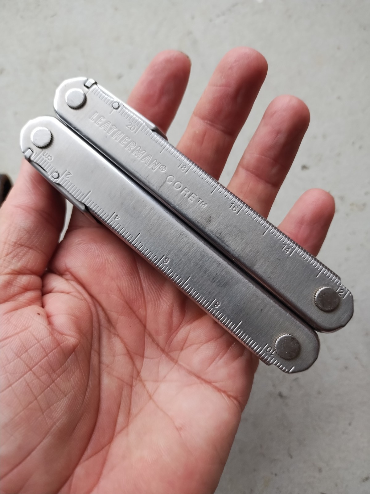 LEATHERMAN CORE STAINLESS W/BLACK LEATHER SHEATH MULTI-TOOL USA, VERY GOOD!