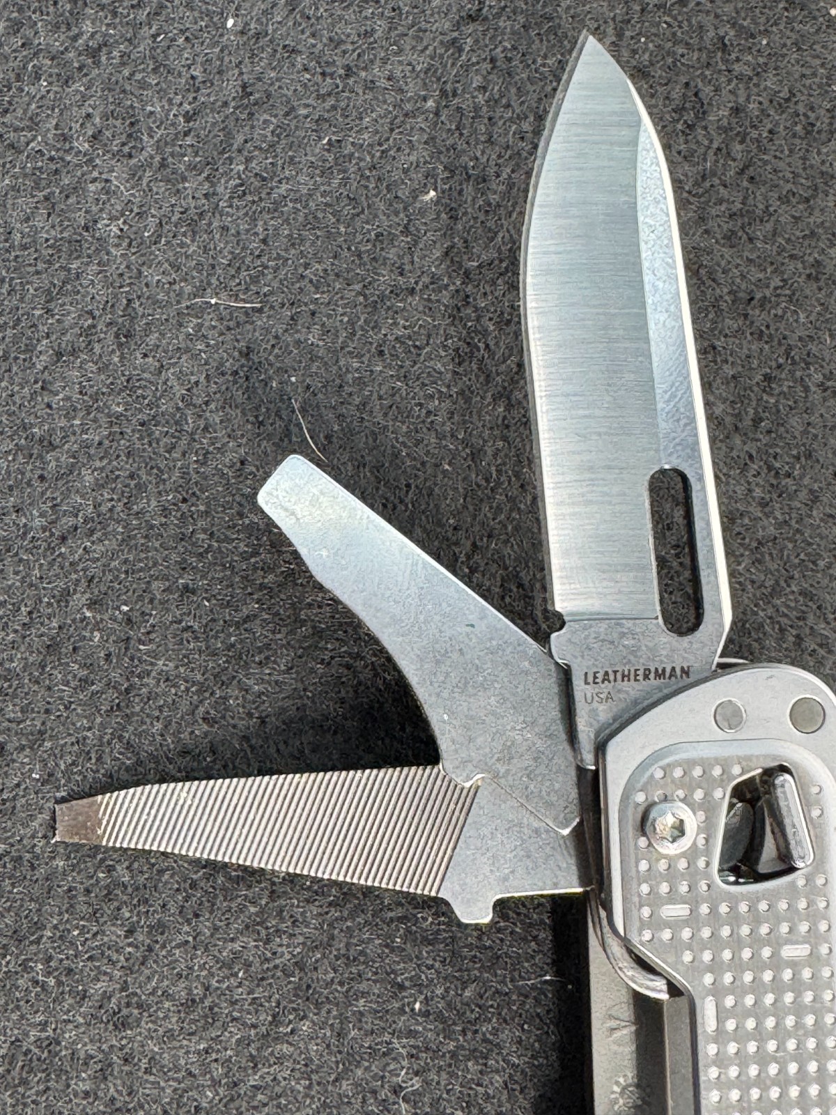 Leatherman Free T4 Multitool Silver Multi Tool Pocket Knife Camping Hunting