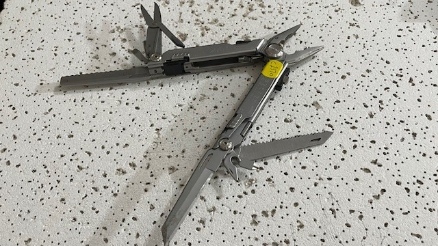 GERBER Flik Stainless Steel Silver MULTI-PLIER Multi Tool Pliers,Knife,Scissors-