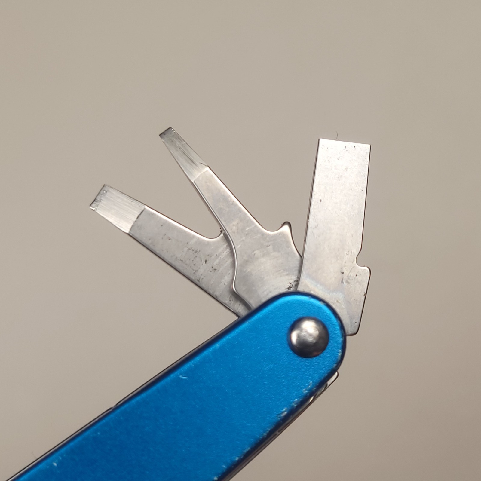 Leatherman Juice CS4 Blue Multi-Tool Pliers Pocket Knife 420HC Slipjoint