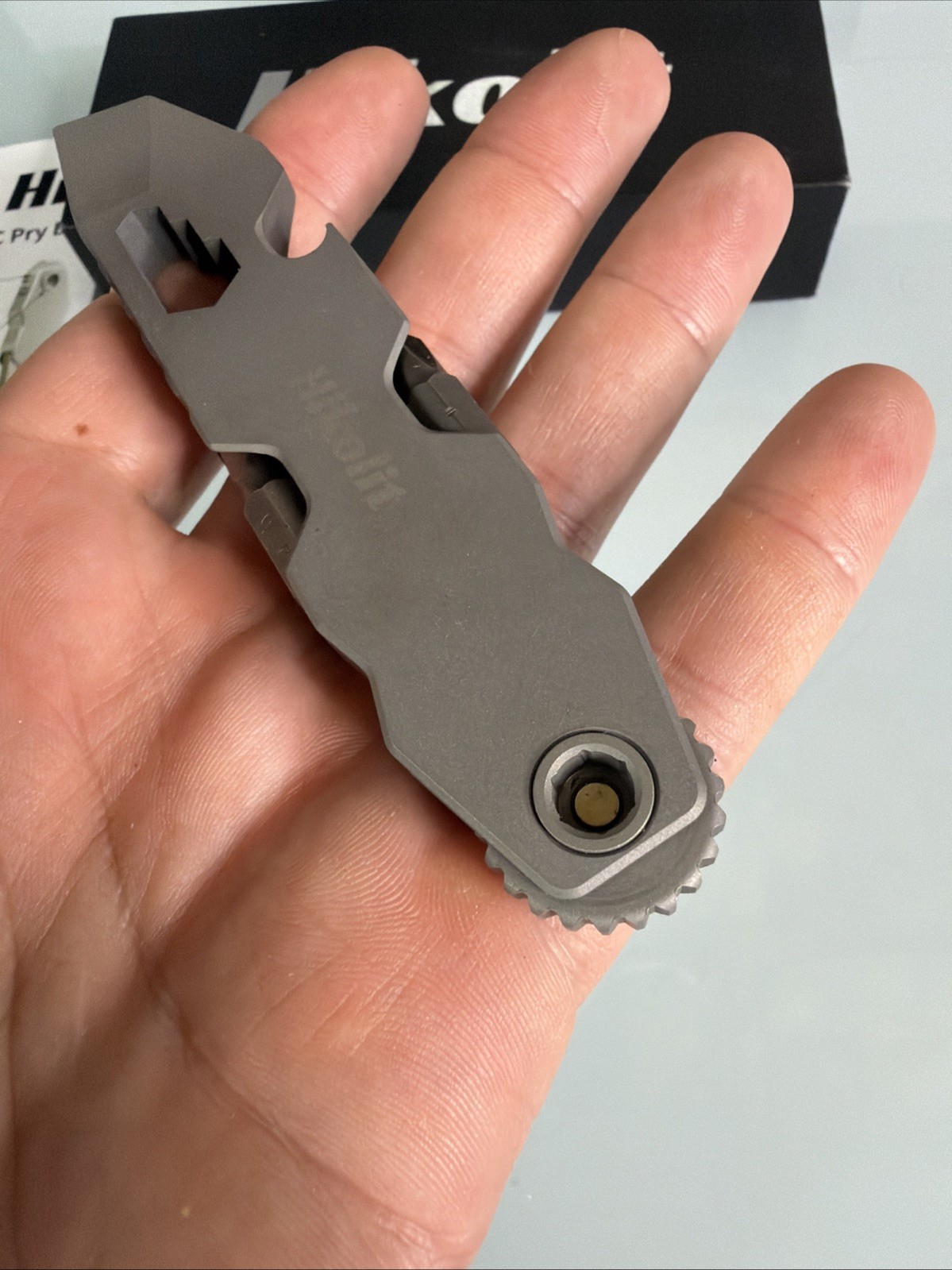 Versatile EDC Multitool Pry Bar with Ratchet Screwdriver, Bottle Opener & Hex Wr