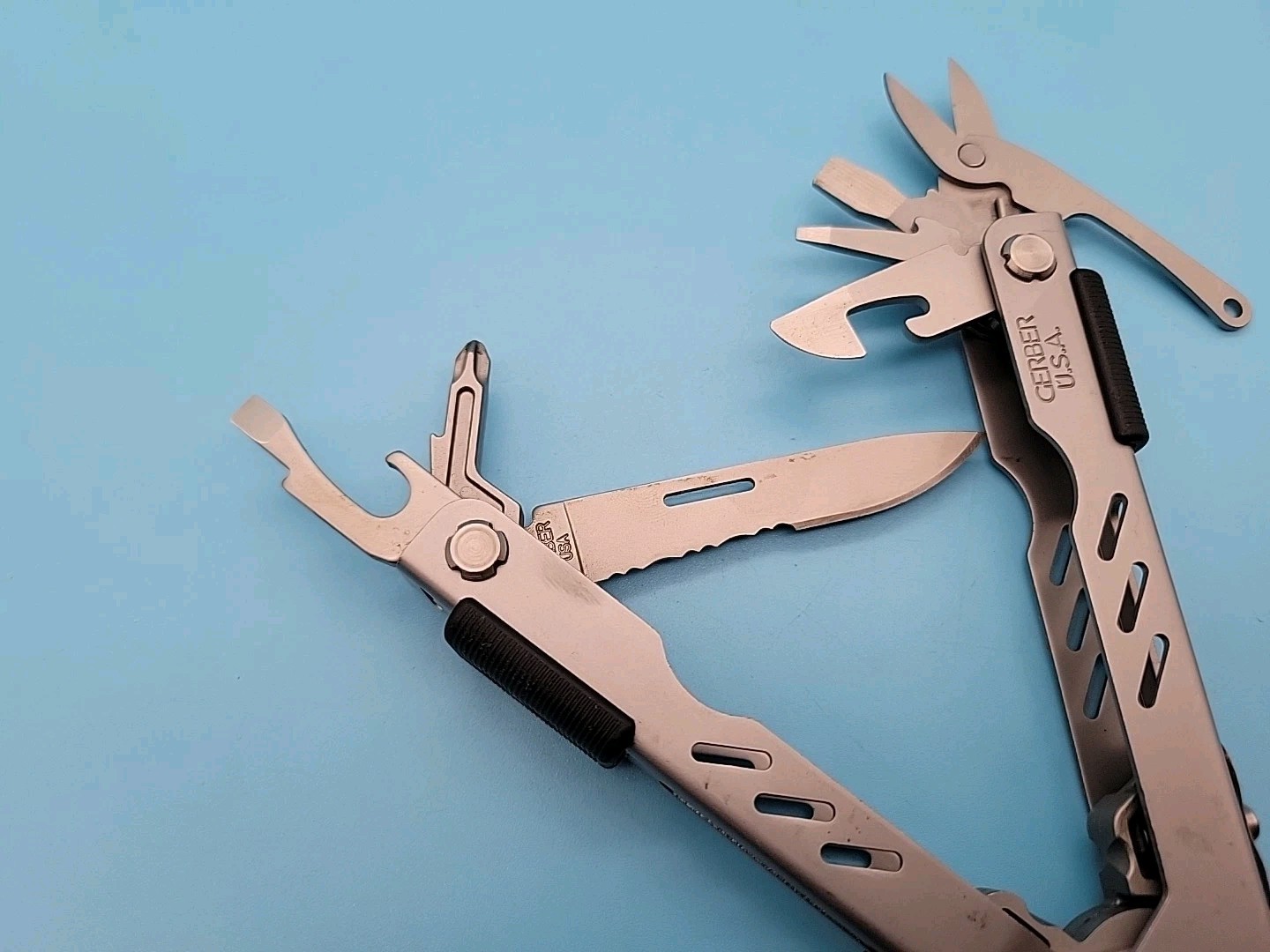 Gerber USA MP400 Compact Sport Multi-Plier Multi-Tool w/ Fiskars Scissors