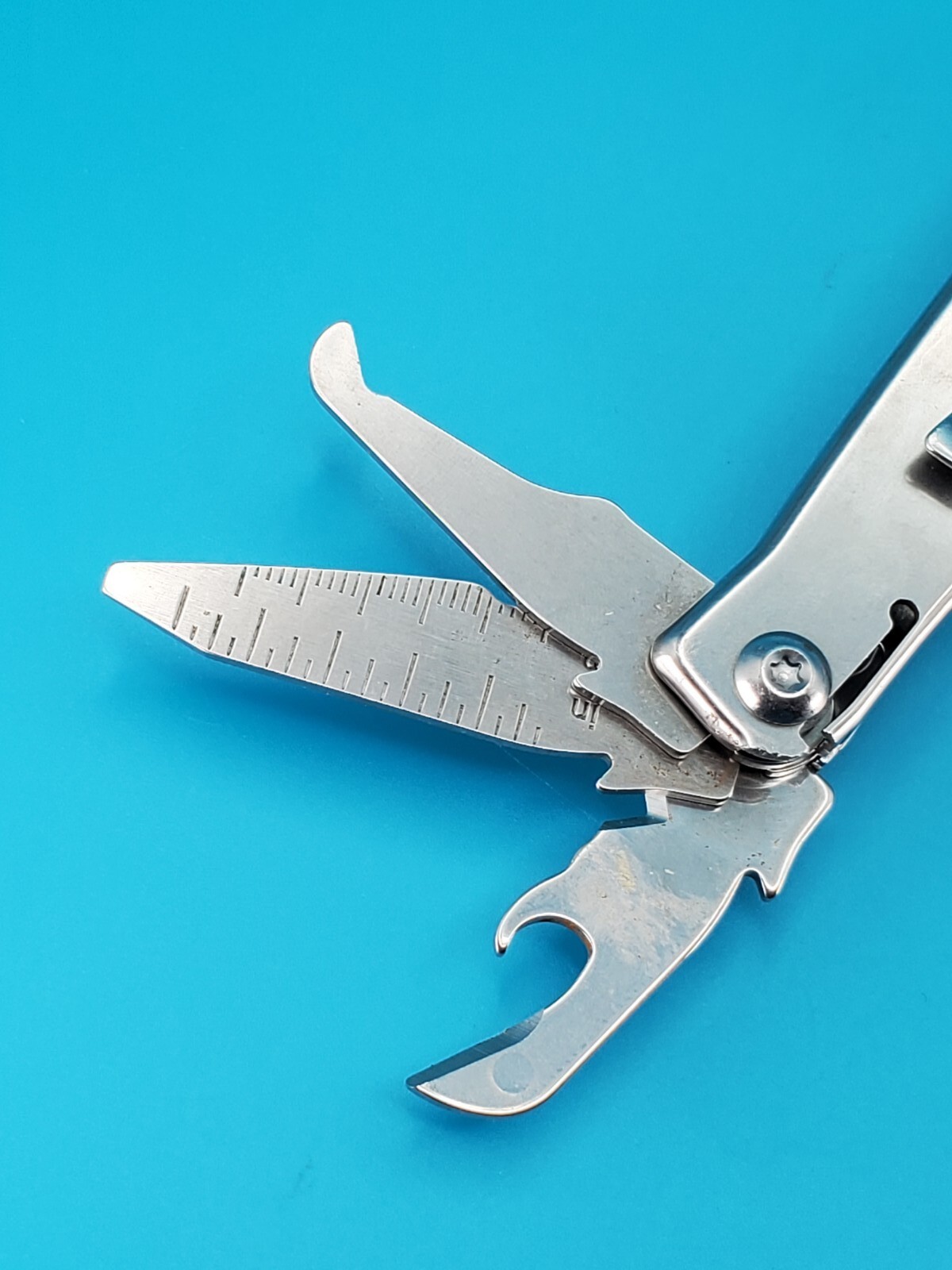 Leatherman Rev 3.8″ Multi-Tool, Stainless! *SOME RUST ON ITEM*