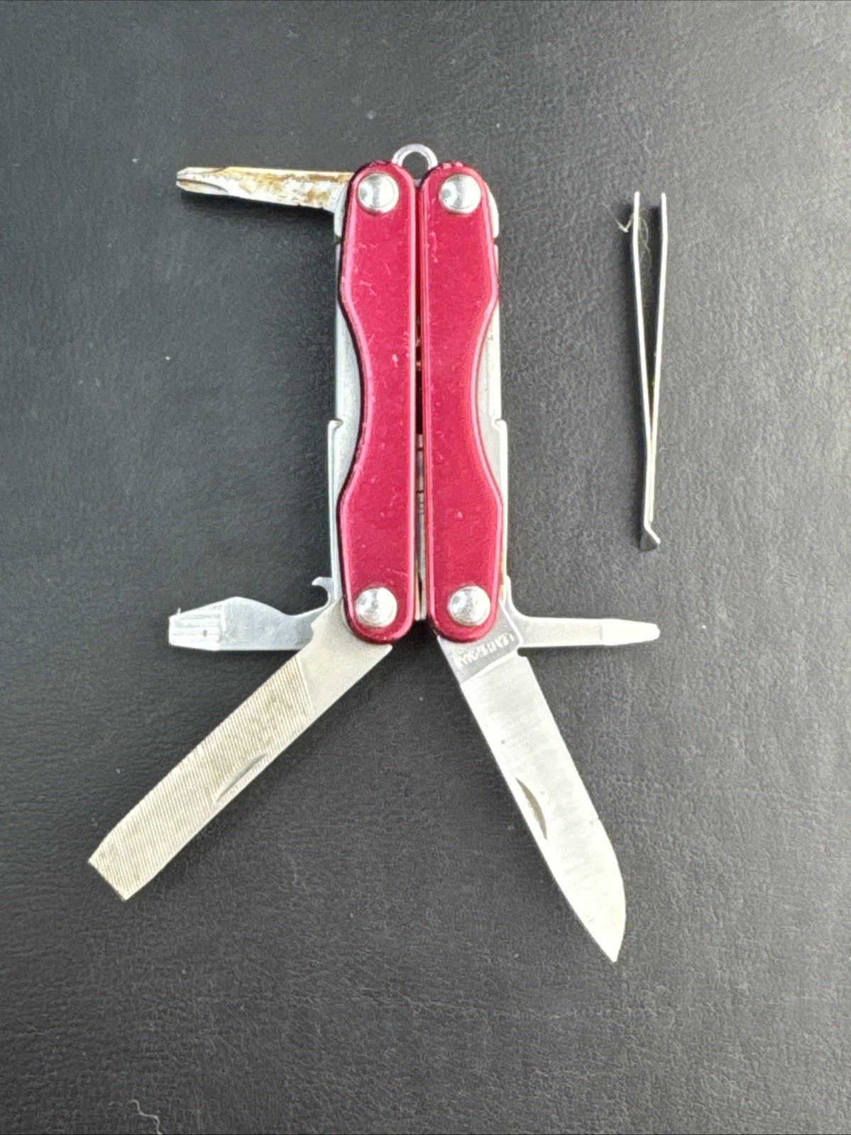 Leatherman Squirt E4 Multi-Tool w/Wire Strippers Radioshack 12517.1