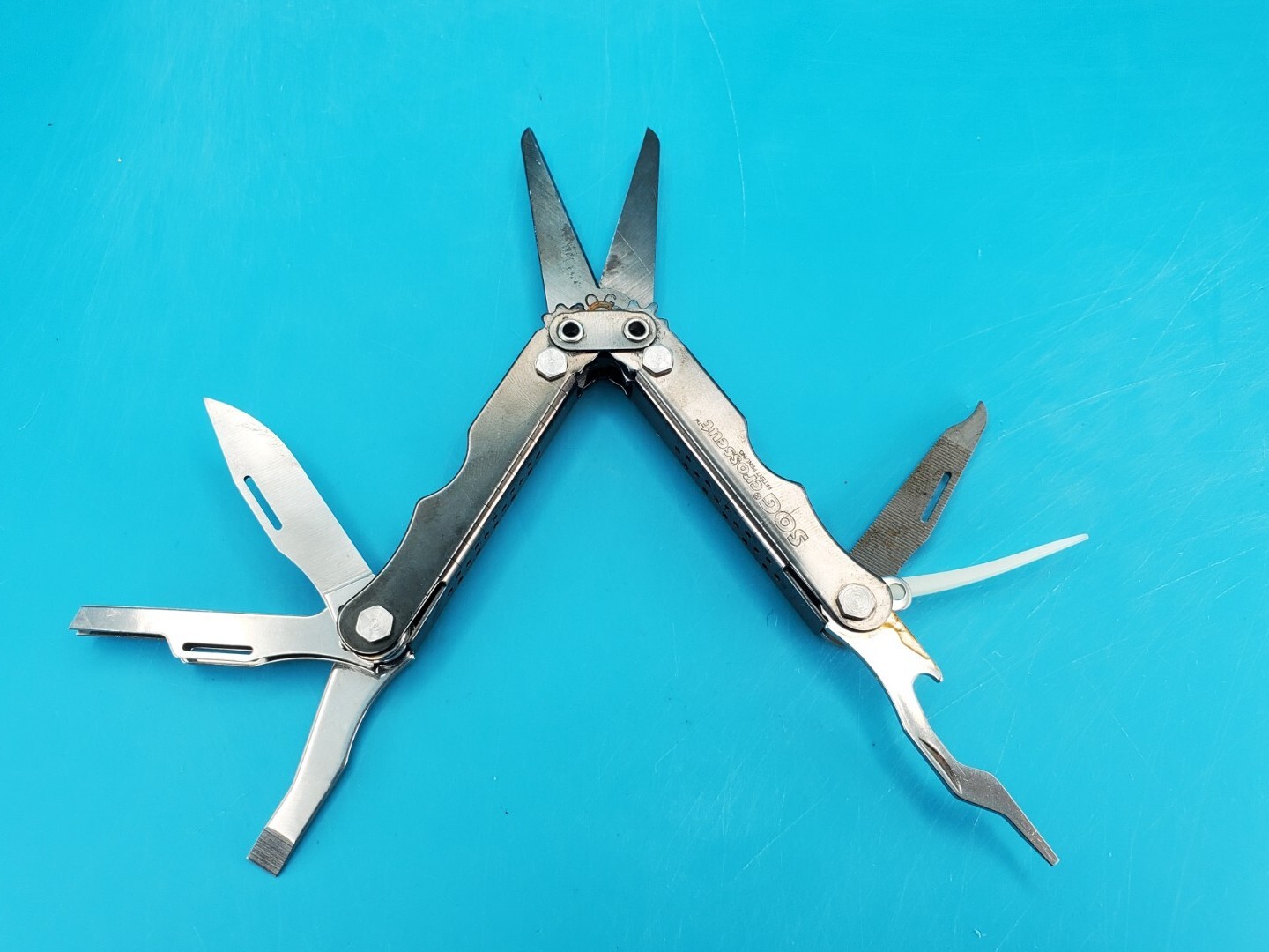 SOG Crosscut Multitool Knife! BLACK!