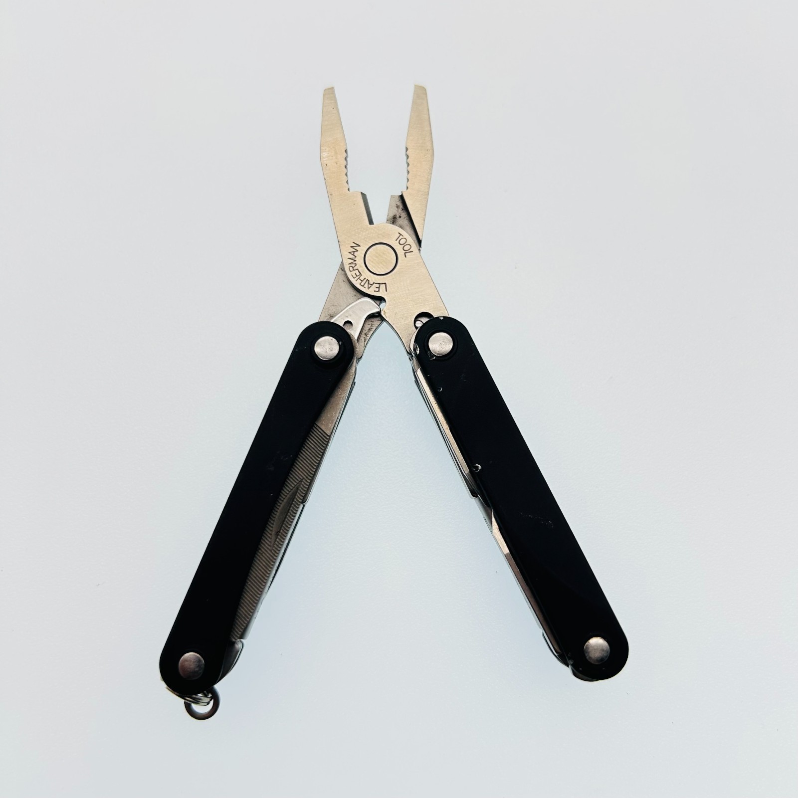 Leatherman Squirt PS4 BLACK – 8-in-1 Keychain Multi-Tool Discontinued (CODE26)