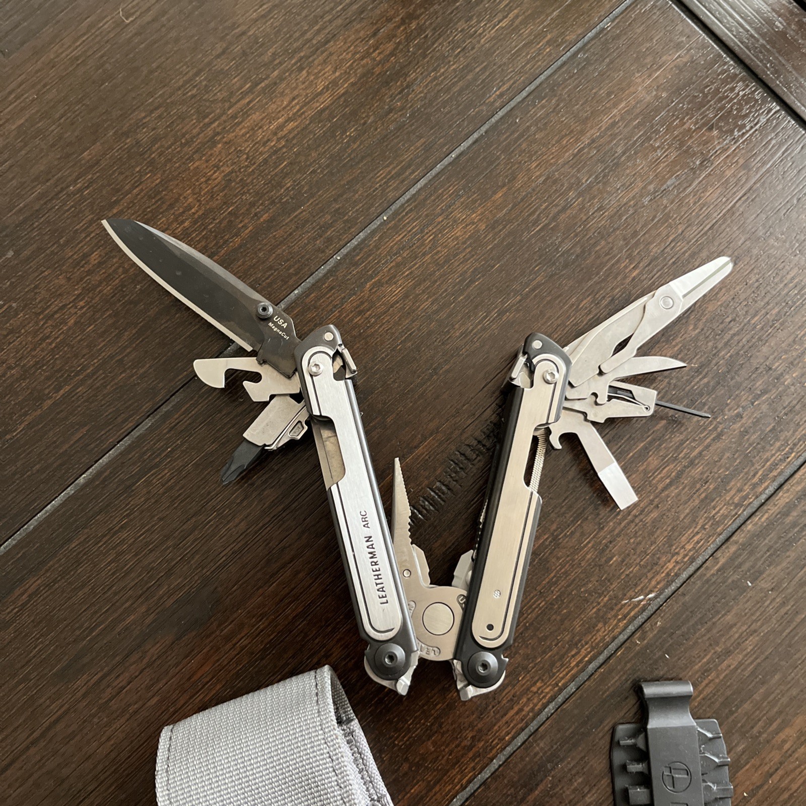 NEW Leatherman Arc Multi-Tools Multi Purpose Pliers 833075 Black Steel/Silver
