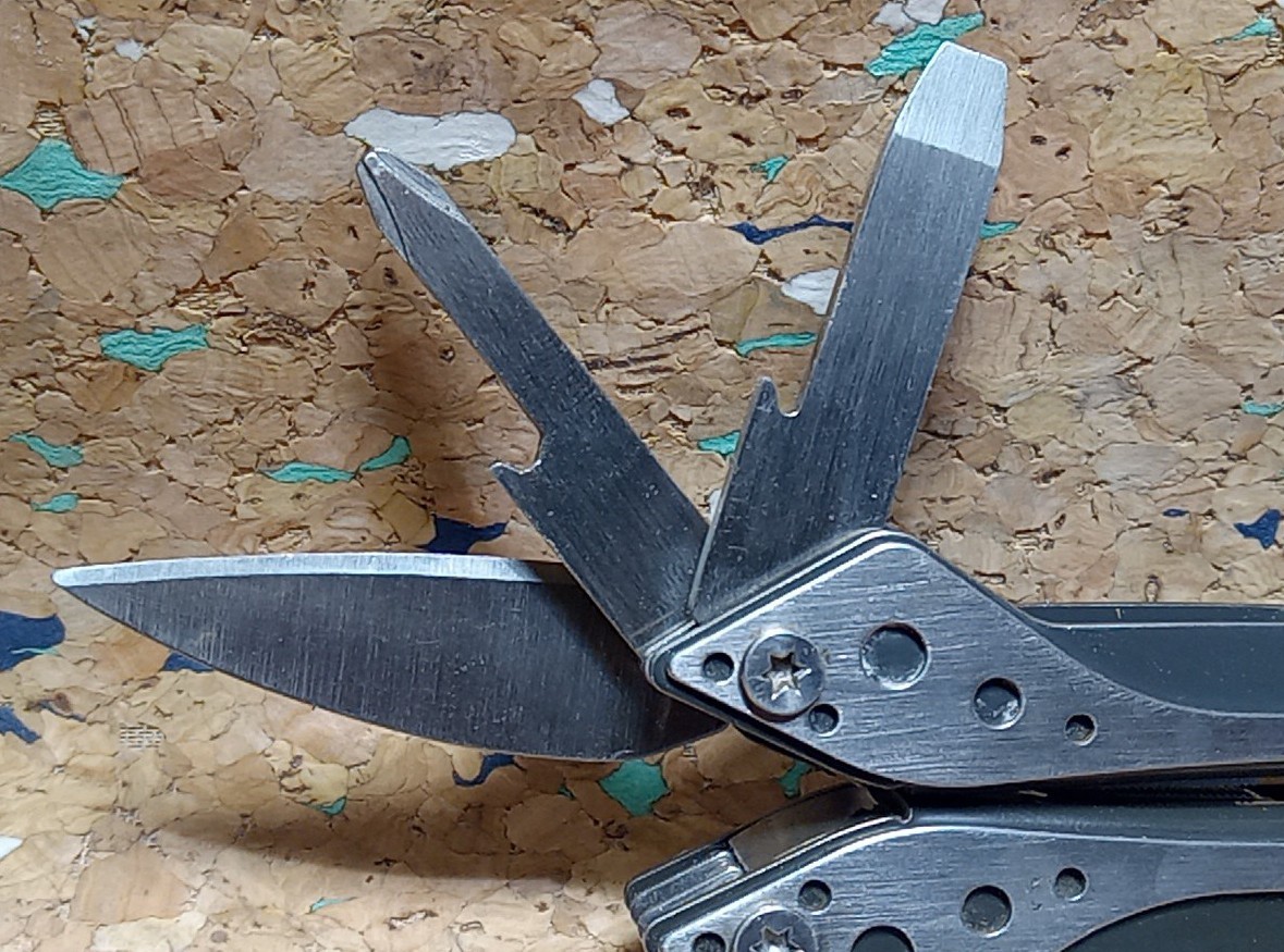 USED SILVER CABELA’S 7 IN 1 MULTI-TOOL VERY GOOD CONDITION