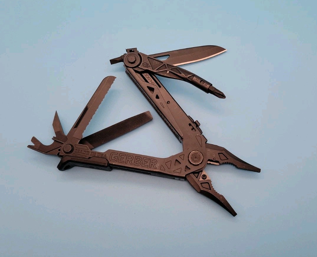 Gerber Center Drive Multi-Tool w/Sheath – Black – Pliers, Knife – USA