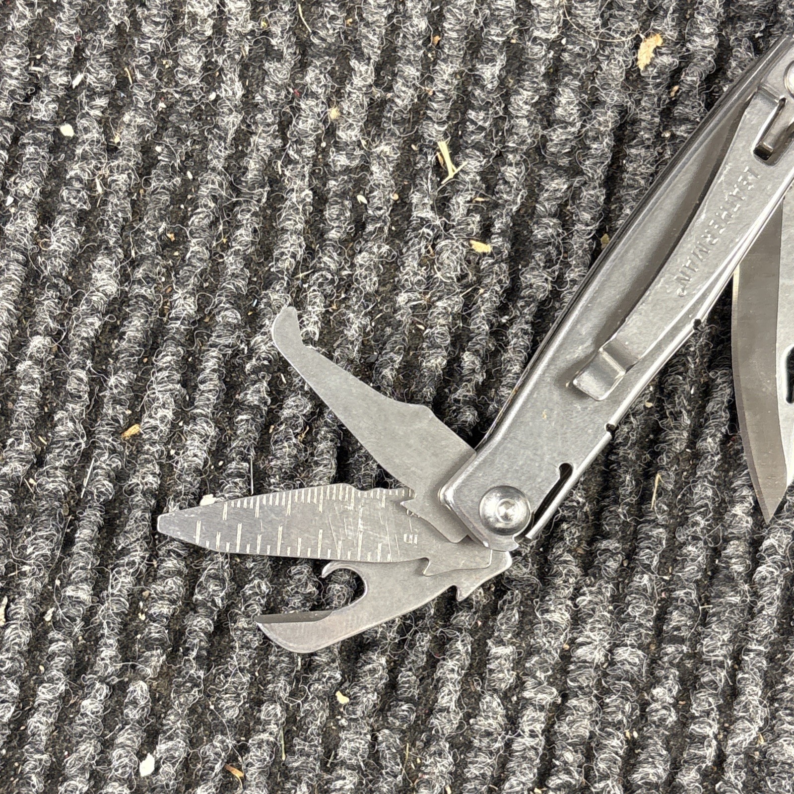 Leatherman Rev 3.8″ Multi-Tool, Stainless! USED (048)