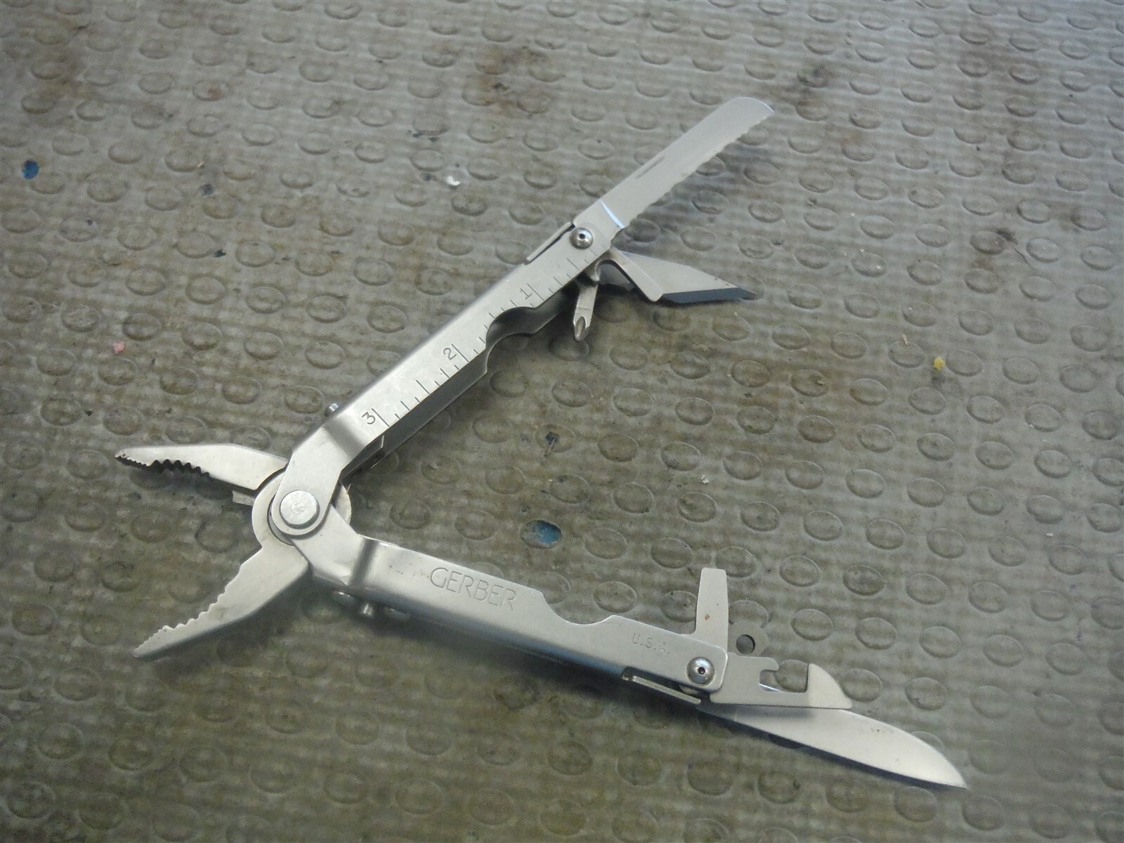 Gerber USA Stainless Steel Multi Tool Good condition light use 4-3/8 long * R211