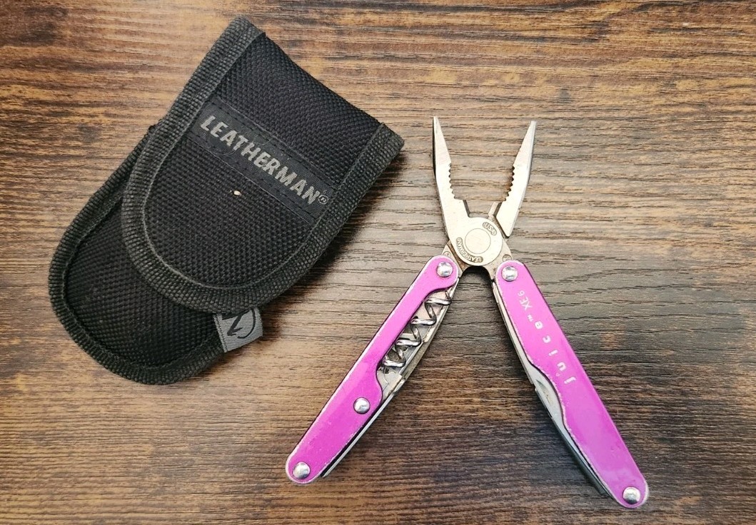 RARE Leatherman Juice XE6 Purple Thunder w/ Sheath – Great Condition D70