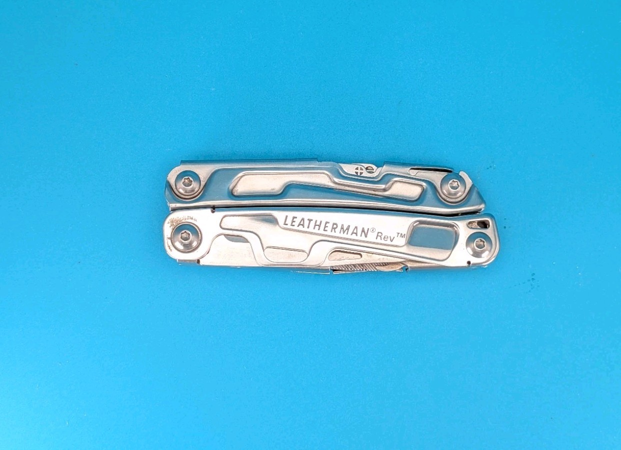 Leatherman Rev 3.8″ Multi-Tool, Stainless! *SOME RUST ON ITEM*