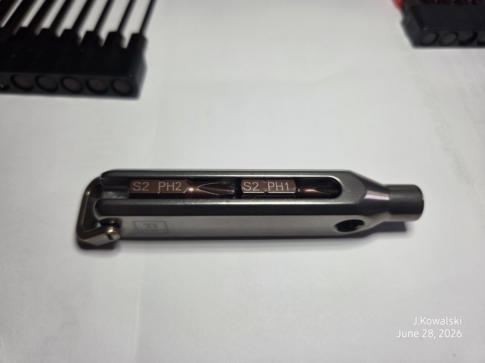 FANAUE Titanium EDC Pocket Screwdriver, Magnetic Repair Tool Kit