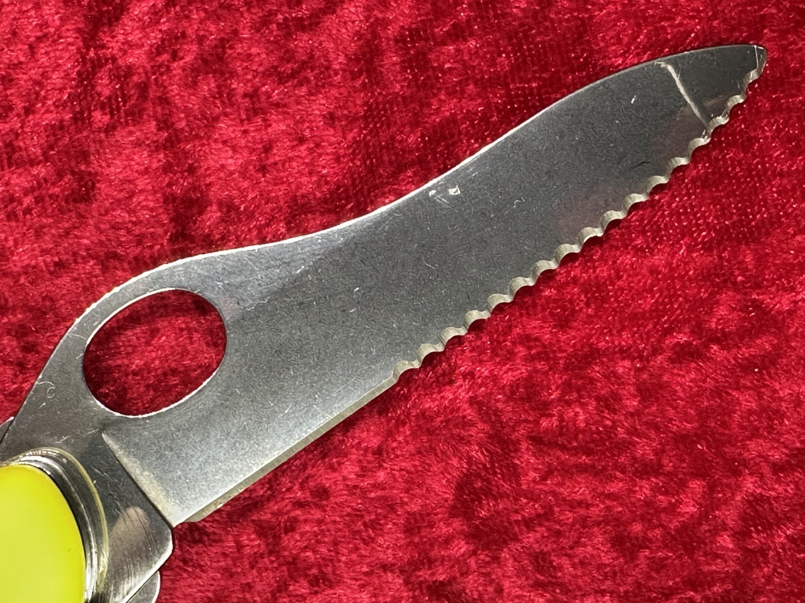 Victorinox RescueTool StayGlow Handle Large Swiss Army Knife 111mm 11 Tool (642)