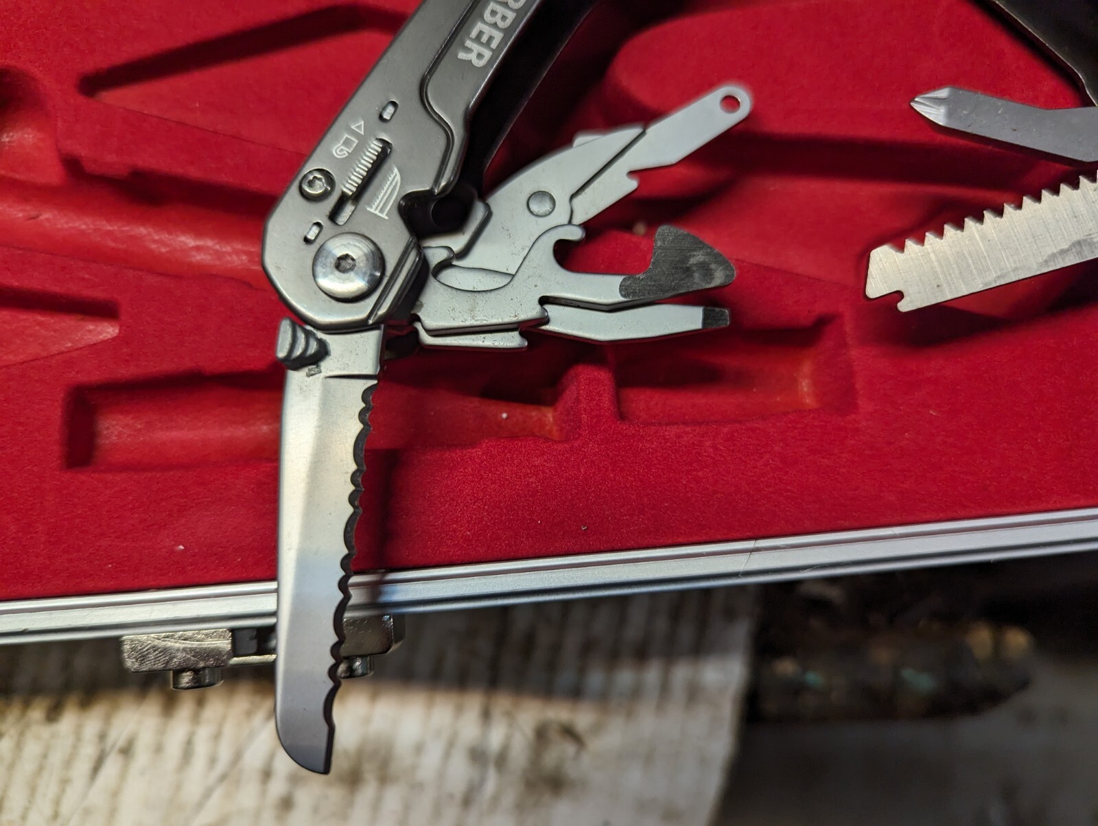 Gerber Multi Pliers & Multi Tool Knife With Hard Case