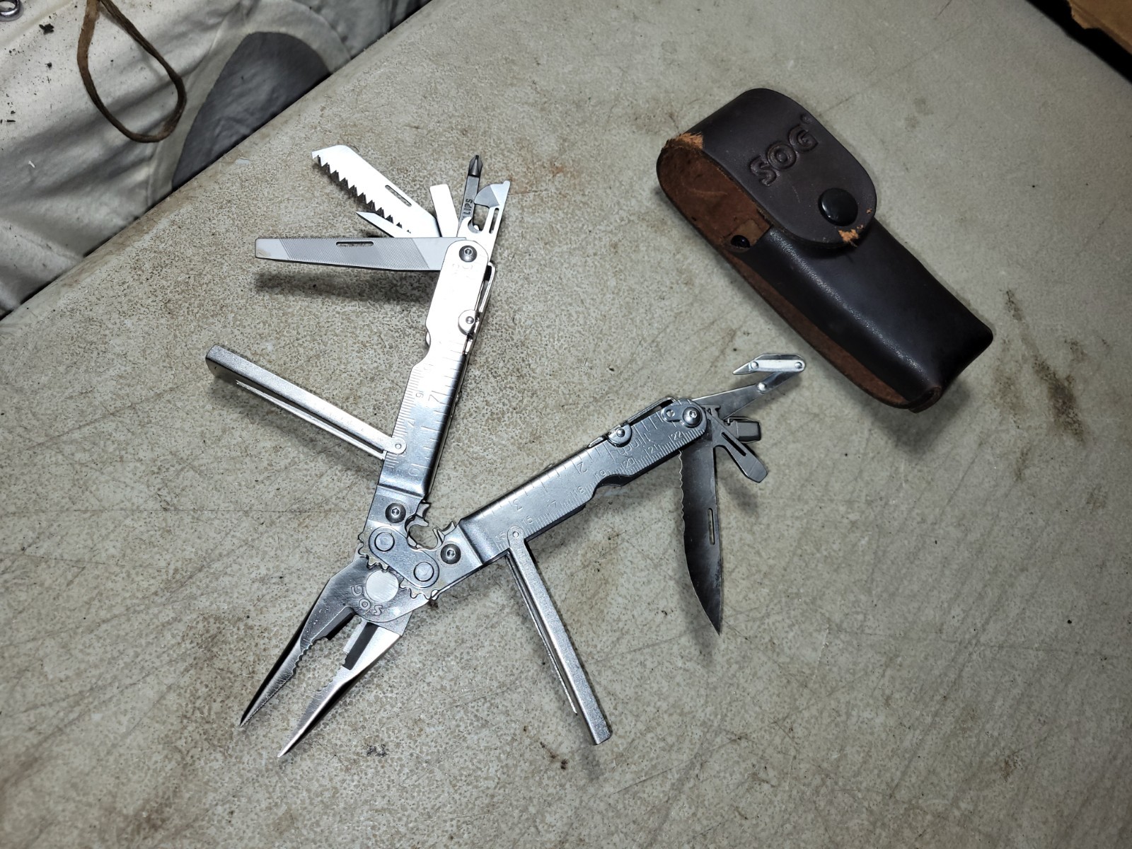 Fine SOG Power Lock Multi-Tool Stainless Steel Serrated Knife Opener