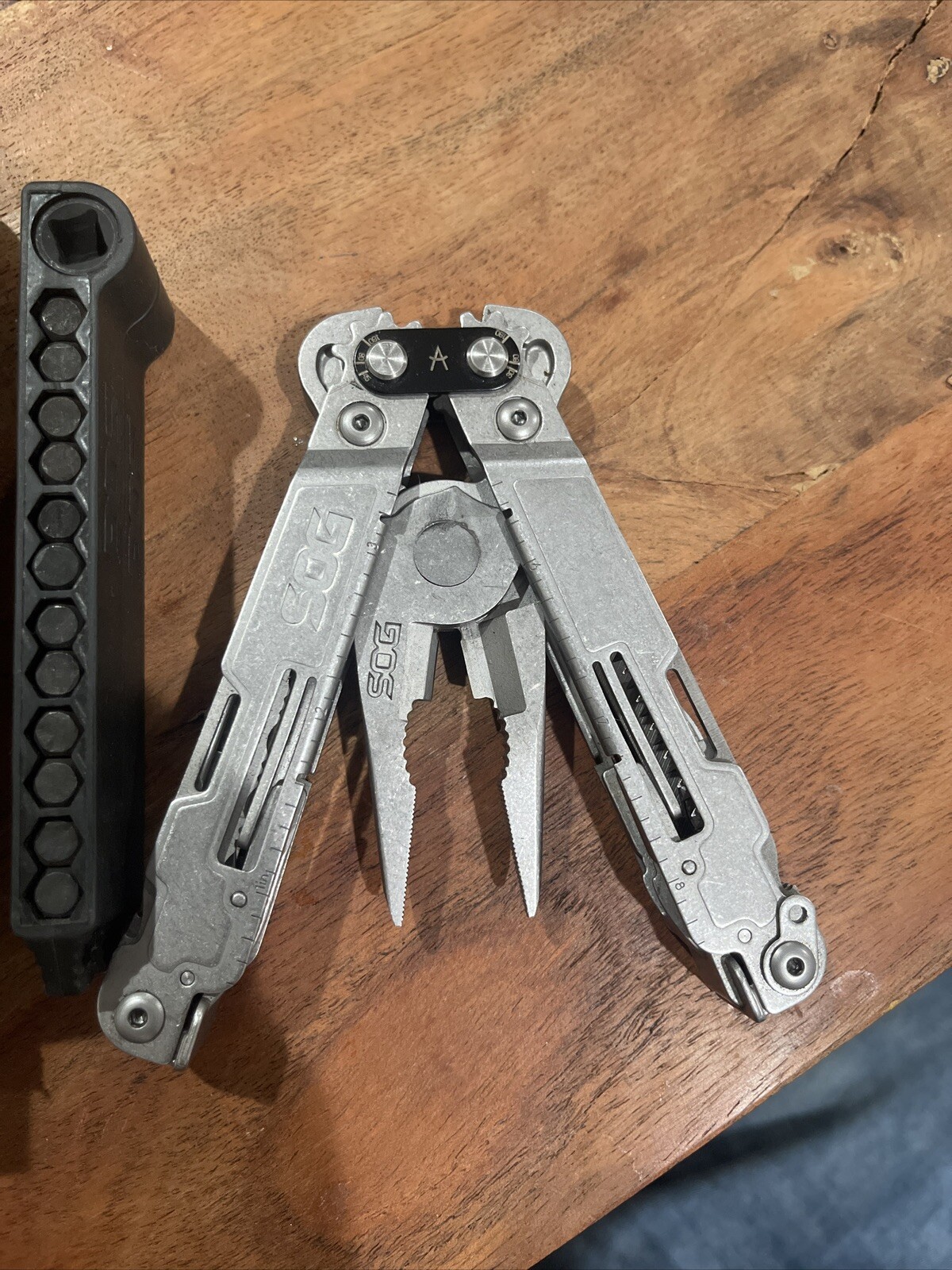 SOG Powerlock Compound Multitool Pliers + Accessory Bits + Sheath