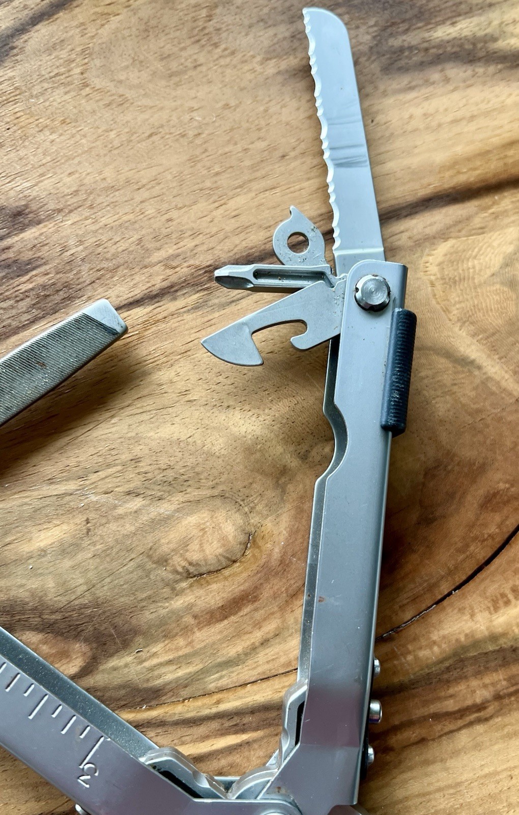 Gerber Multi-Plier Multi-Tool, MP-600, Stainless; Pre-owned. See Photos.