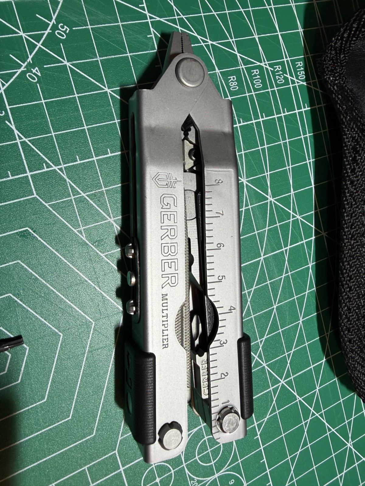 Gerber MP600 Pro Scout Multitool – Replaceable Wire Cutters – Black Nylon Sheath