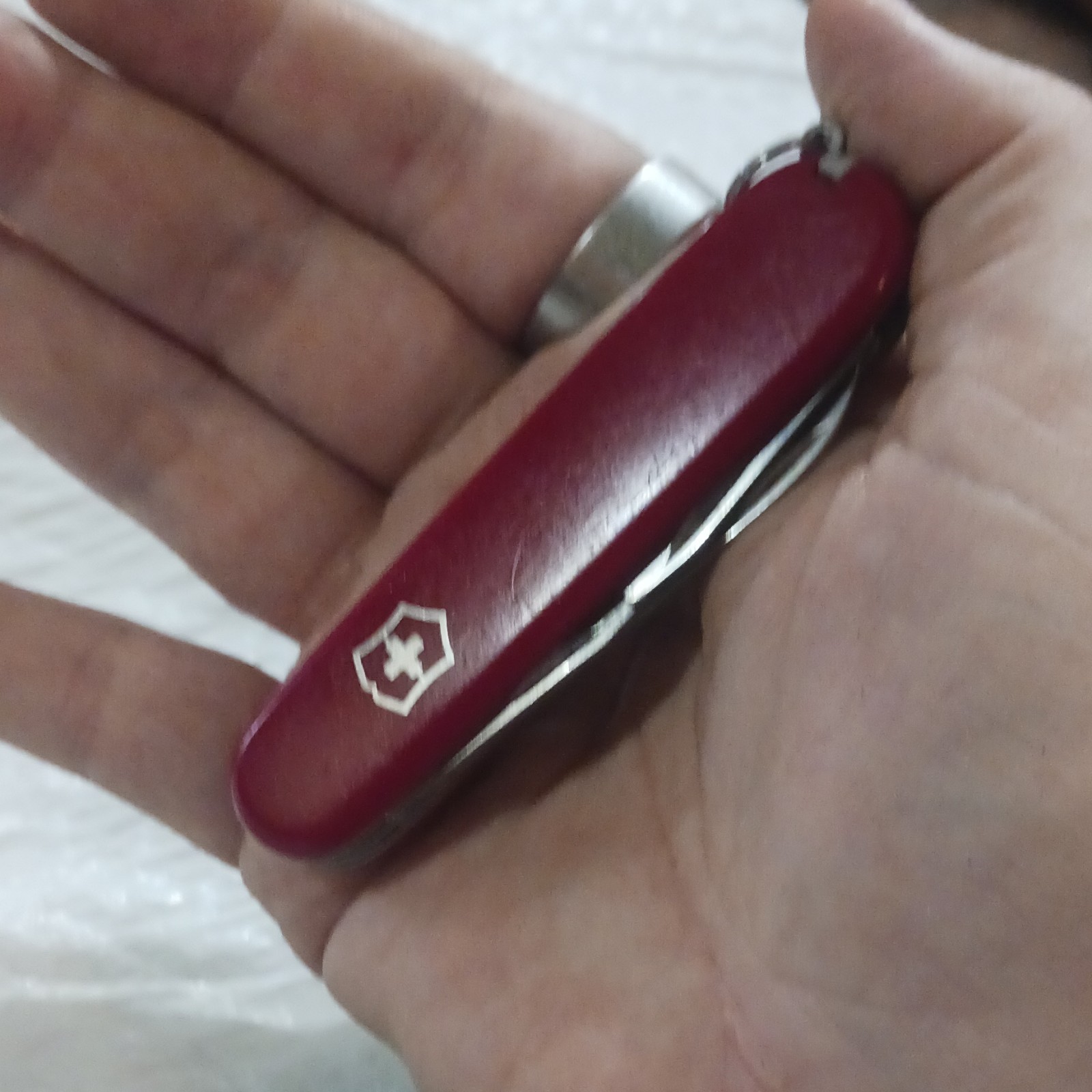 Victorinox Classic SD Swiss Army Multi-Tool Red 6-Tool Keyring 2in Blade
