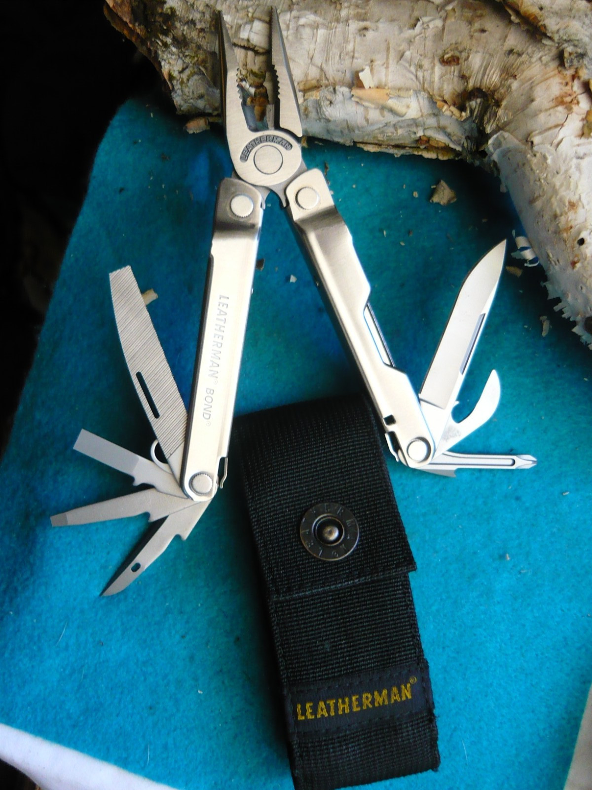 *** Leatherman 832935 BOND Multi-Tool 14 Tools Stainless Steel With Nylon Sheath
