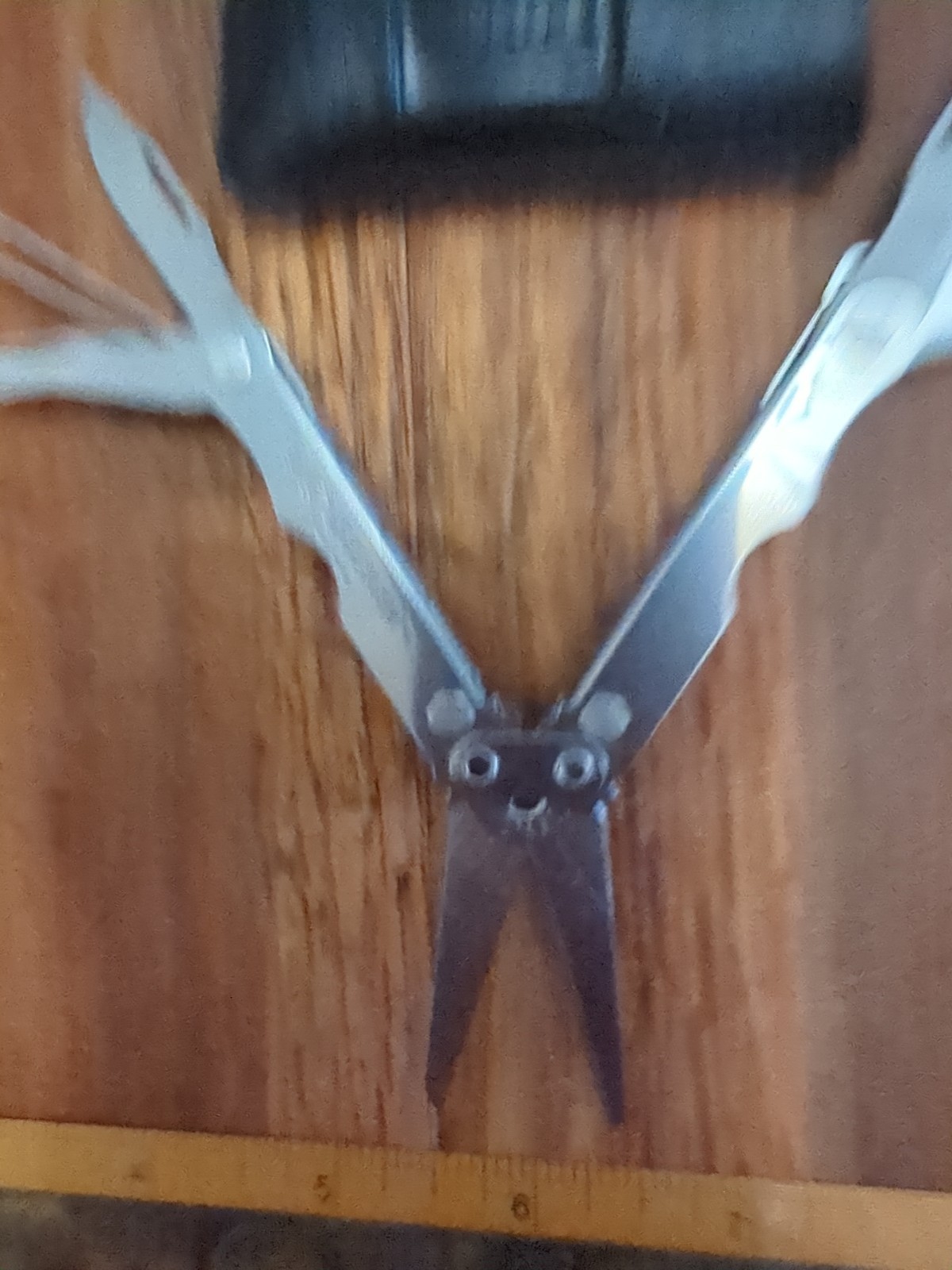 SOG Crosscut Mini Multi-Tool – Tweezers, Toothpick, Scissors, File, Screwdriver