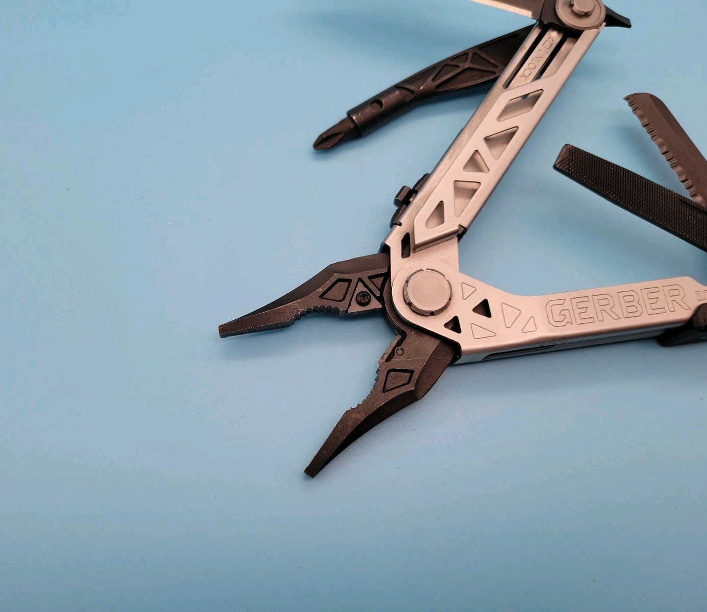 Gerber Center Drive Multi-Tool w/Sheath – Black/Silver – Pliers, Knife – USA