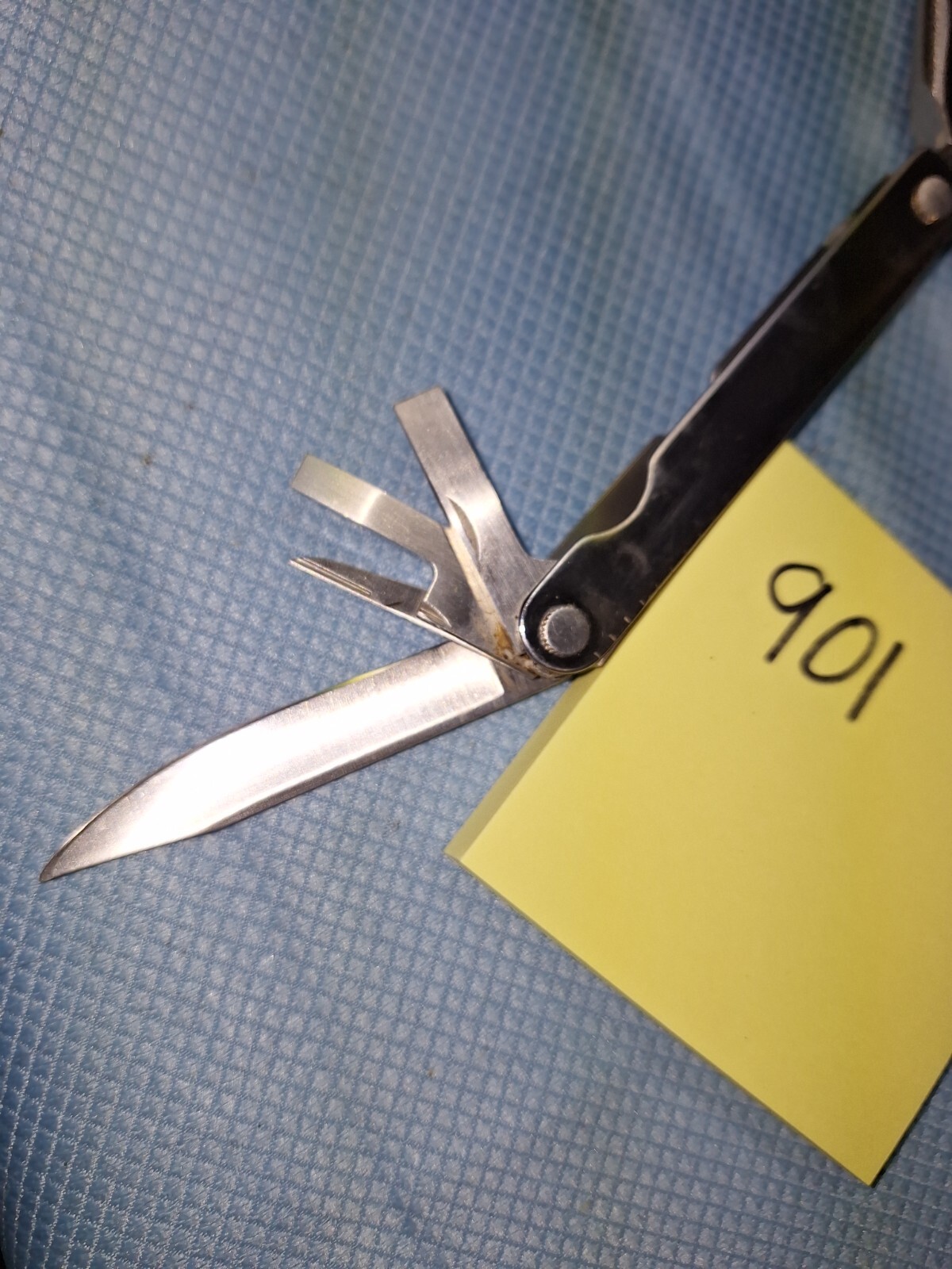 1 LEATHERMAN ORIGINAL PST Multi Tool DATE 0394 LOT 901