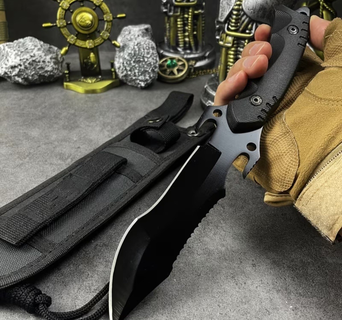 Outdoor Knife, Stainless Steel, Ergonomic Grip and Handguard, Survival Gear