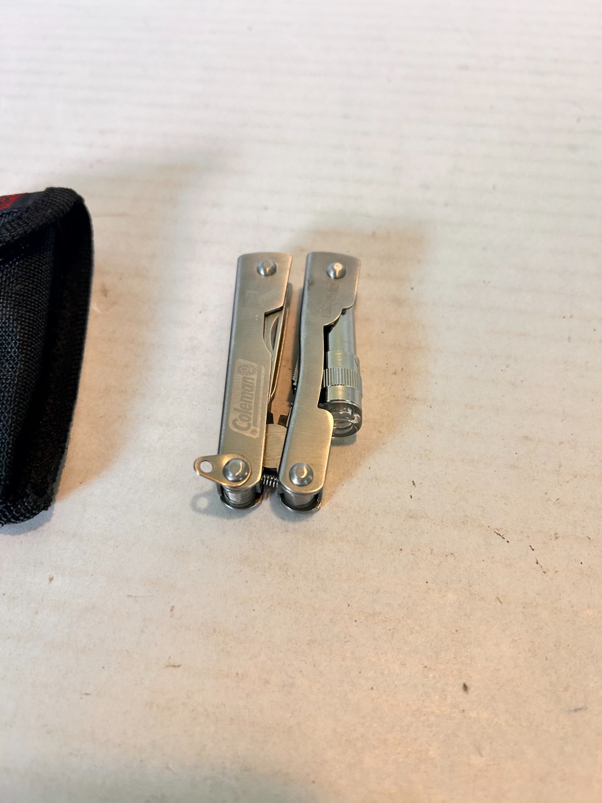 Multi Use Pocket Tool with case & Light