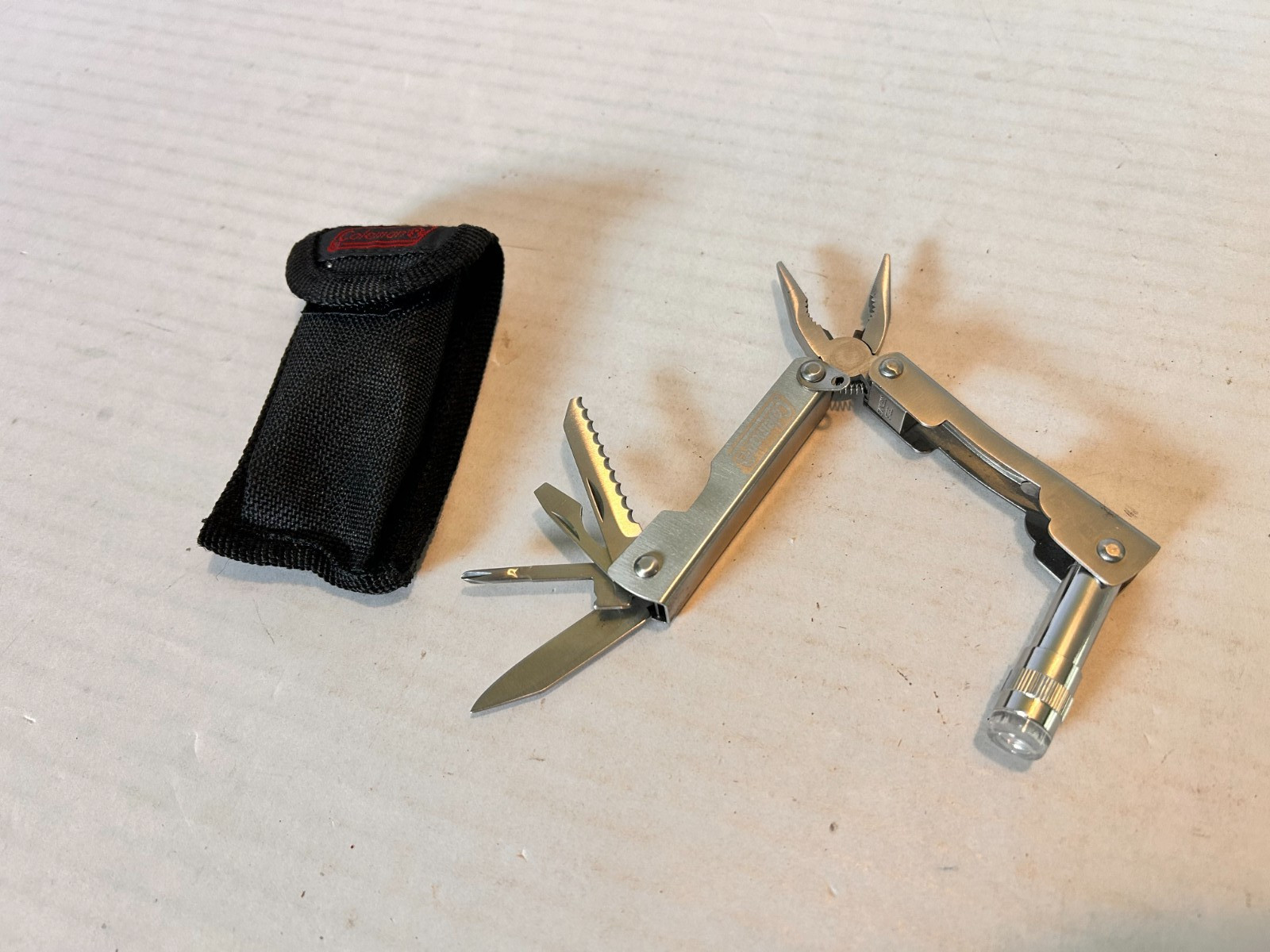 Multi Use Pocket Tool with case & Light