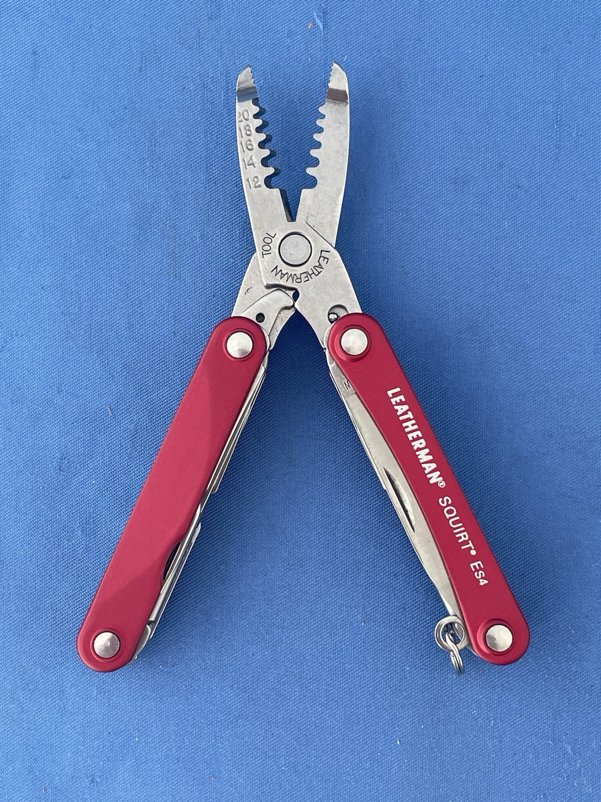 Leatherman Squirt ES4 Multi Tool Knife Wire Stripper New In The Box Red