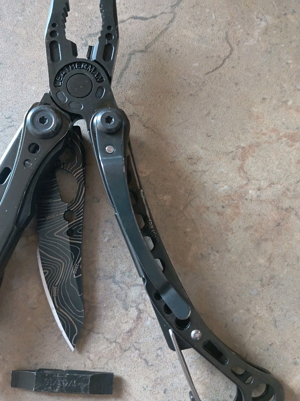 Leatherman Skeletool Multi-Tool Black Topo/Nylon Sheath
