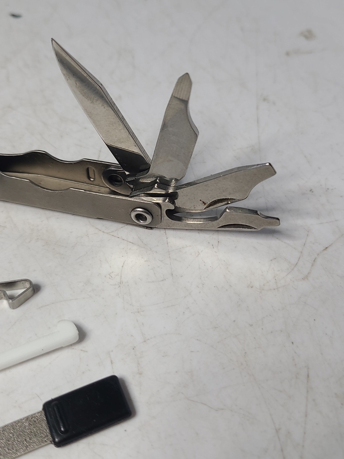 Schrade USA ST2 Multi-tool Tough Chip Compact Mini Tool