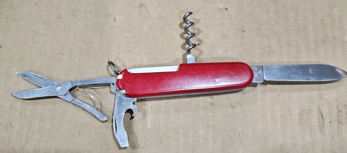 Victorinox Compact Swiss Army Pocket Knife | 15 Functions