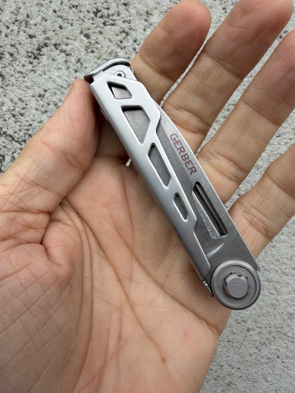 GERBER GEAR ARMBAR DRIVE 8-IN-1 MULTI-TOOL URBAN BLUE 31-003704, EXCELLENT!
