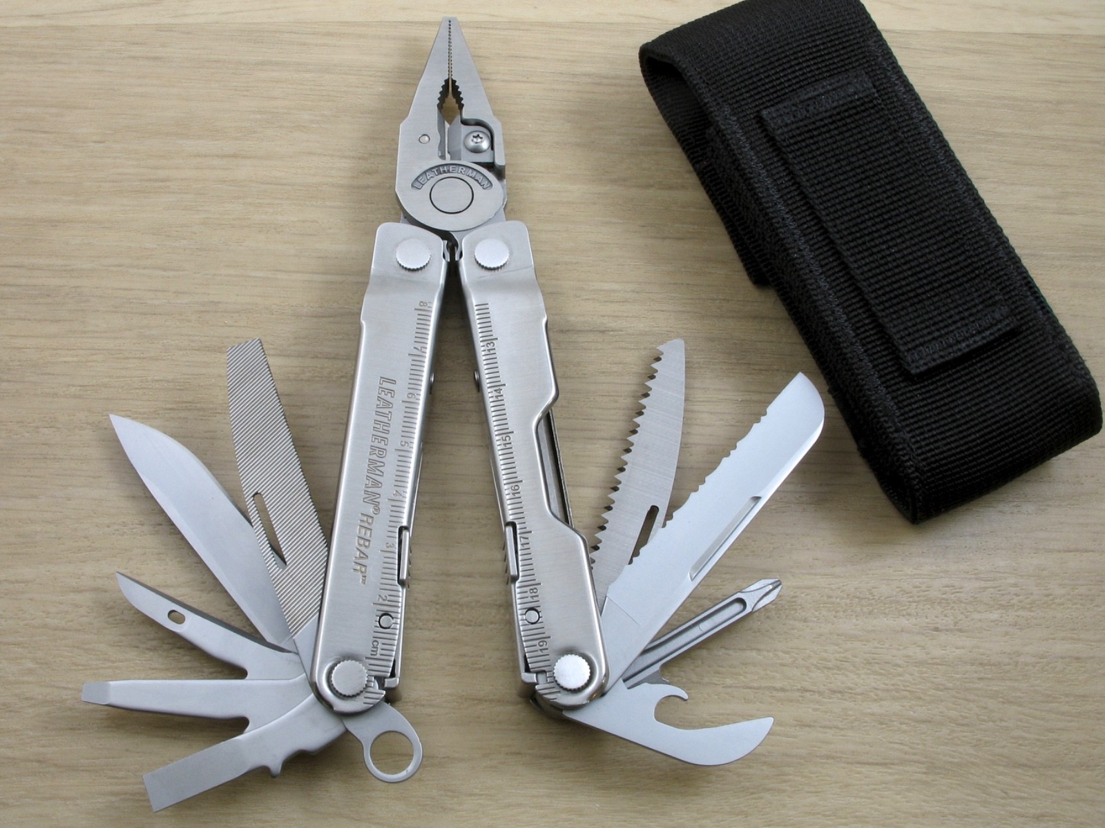 Leatherman REBAR Multi-Tool, Knife, Stainless, w/Nylon Sheath, USA – Excellent