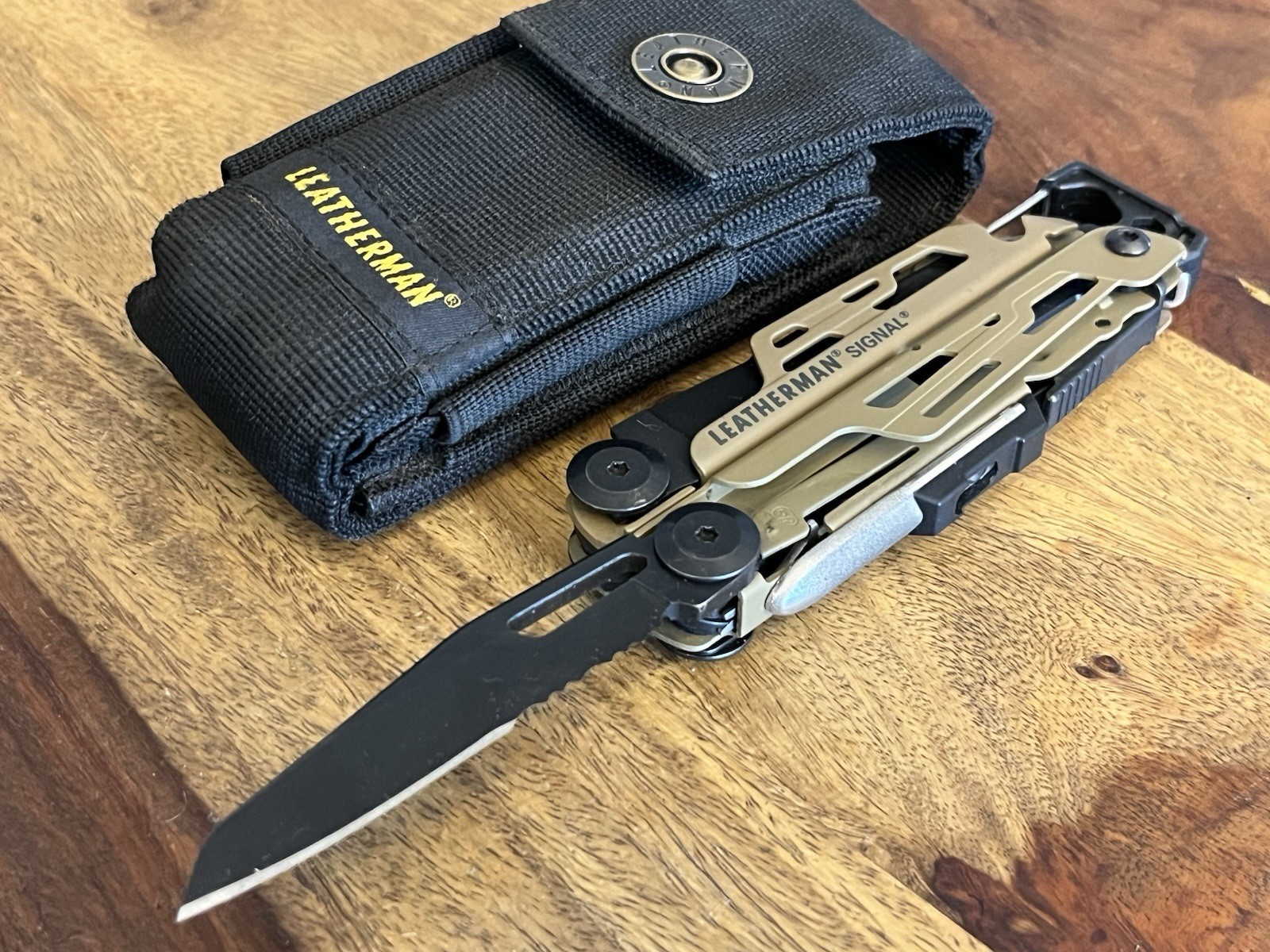 08/2022 Leatherman Coyote Tan Signal Multi-Tool Excellent!!! w/Beautiful Sheath