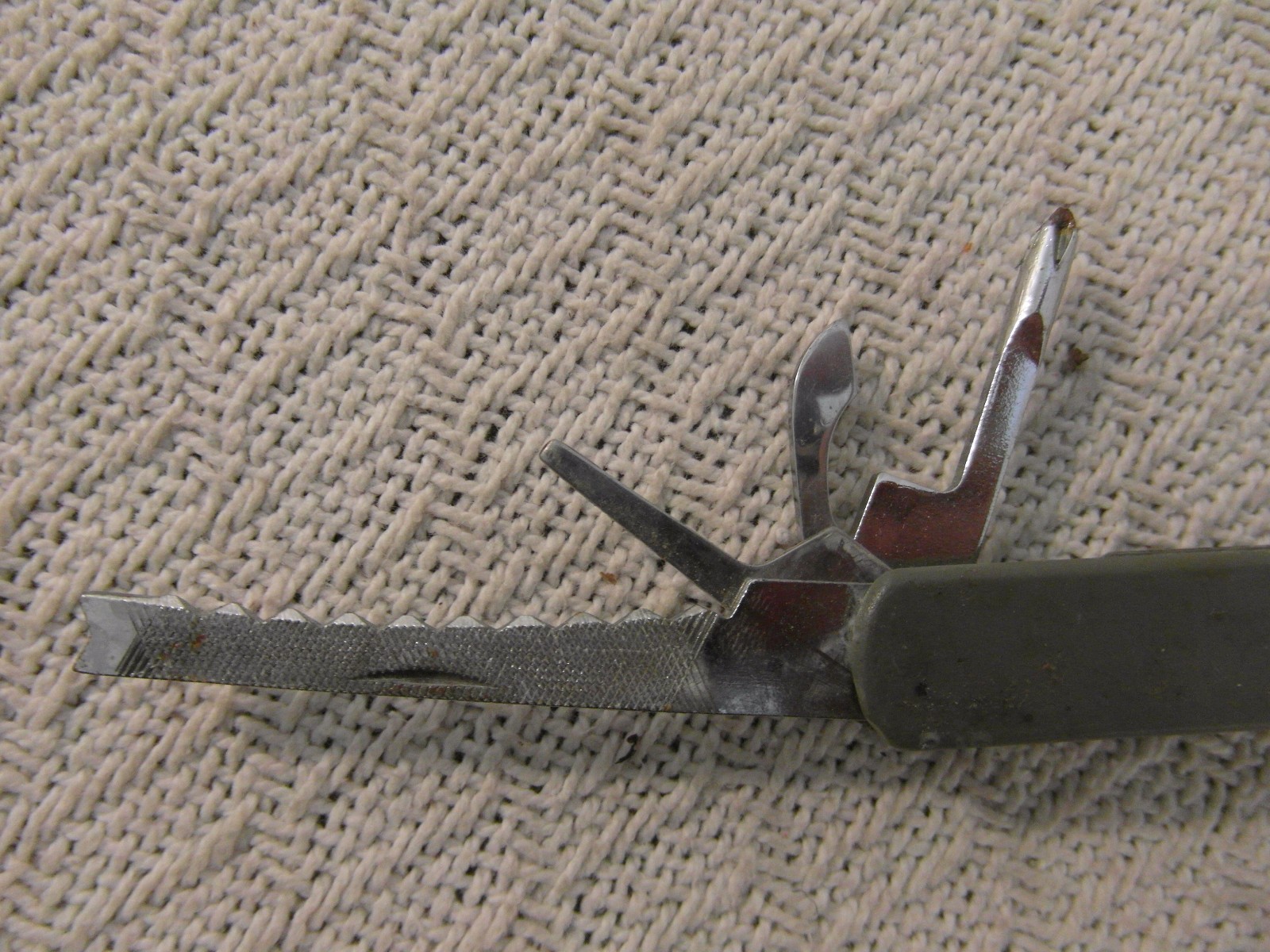 VINTAGE Bell Brand Gray Multi Tool Knife, Phillips Head, Scaler, FISH HOOK REMOV
