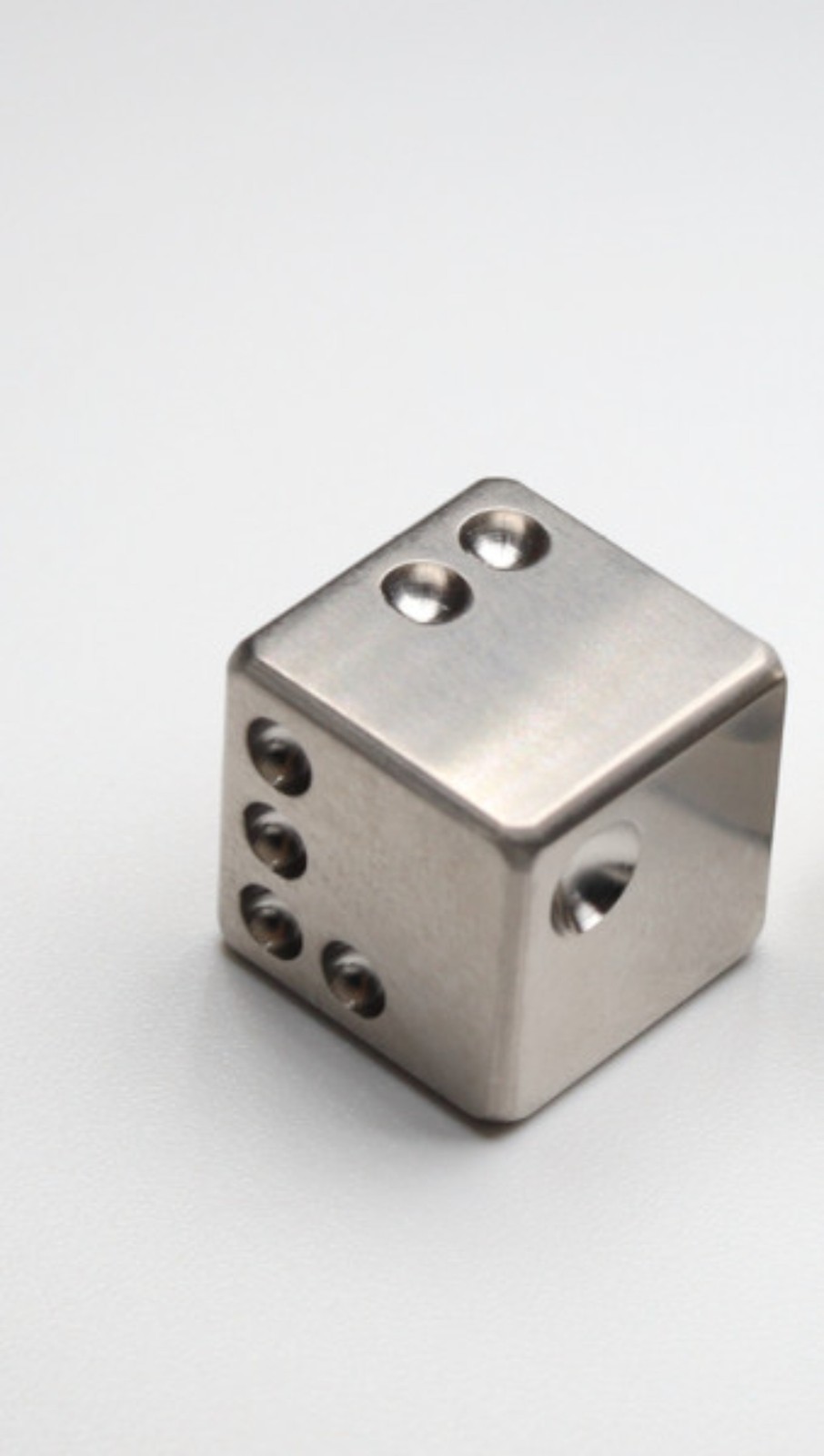 New 1pcs Solid Titanium Alloy Dice Toy 14mm Six Sided Chilled Red Wine Beer Dice