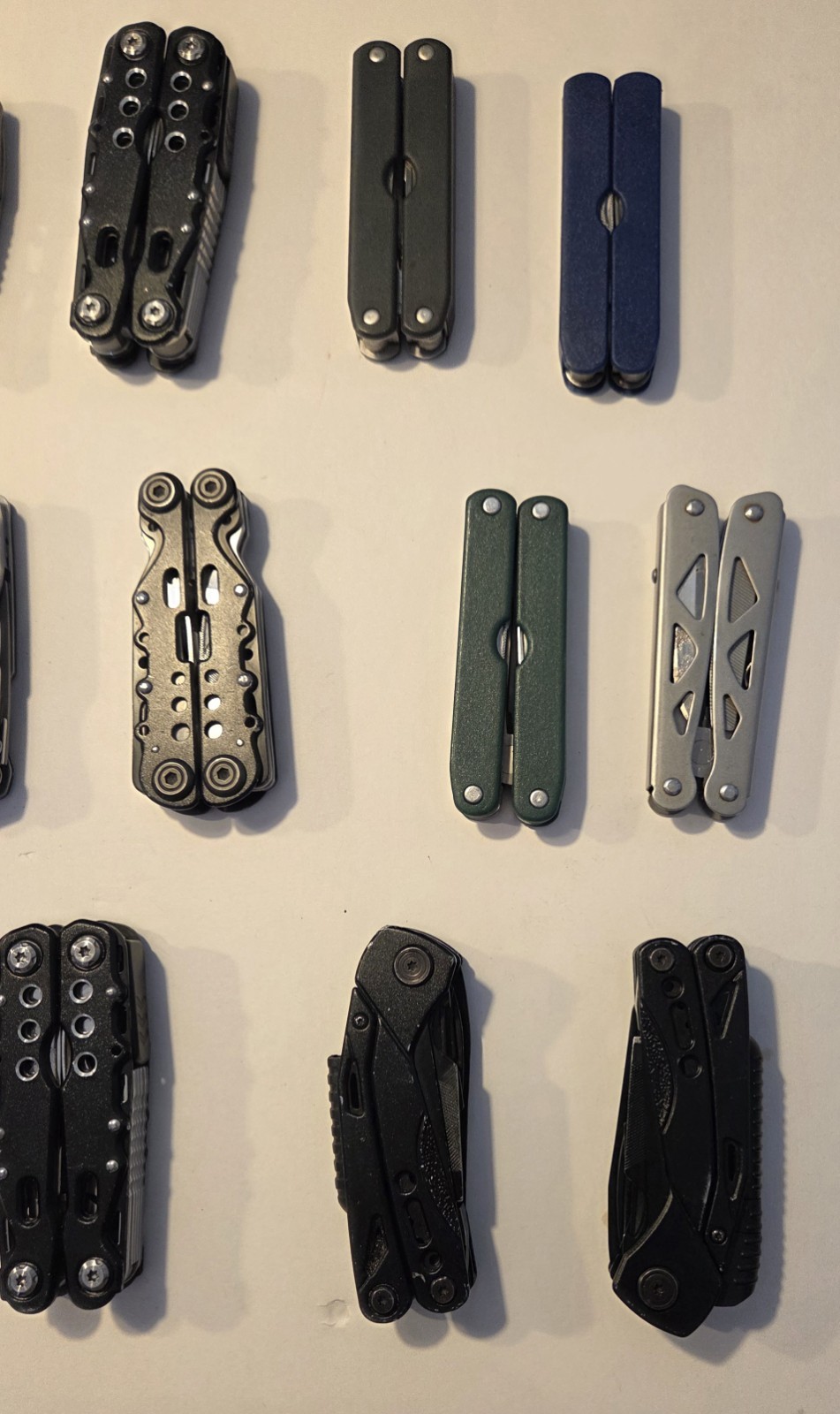 Bulk Lot of 21 Used Multi-Tool Knifes/Good Condition. Variety Bundle.