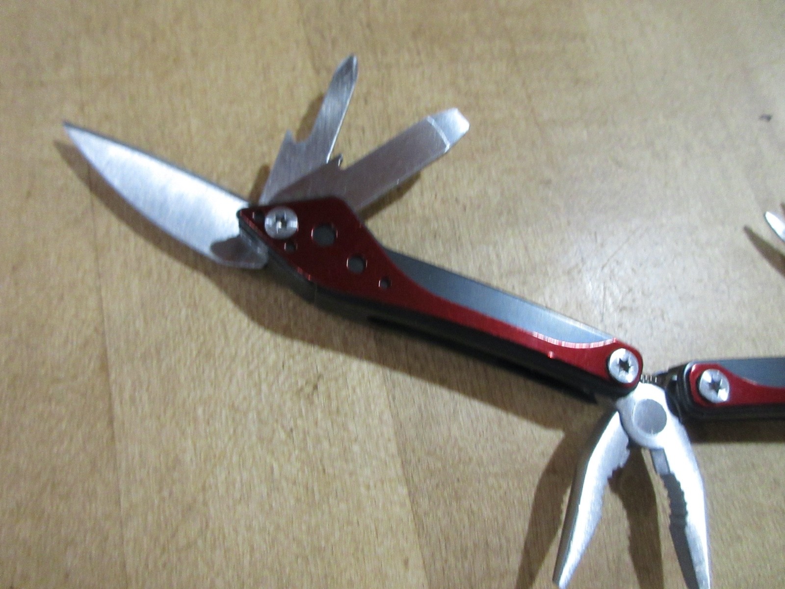 Cabelas Multi tool red and gray (LKL)