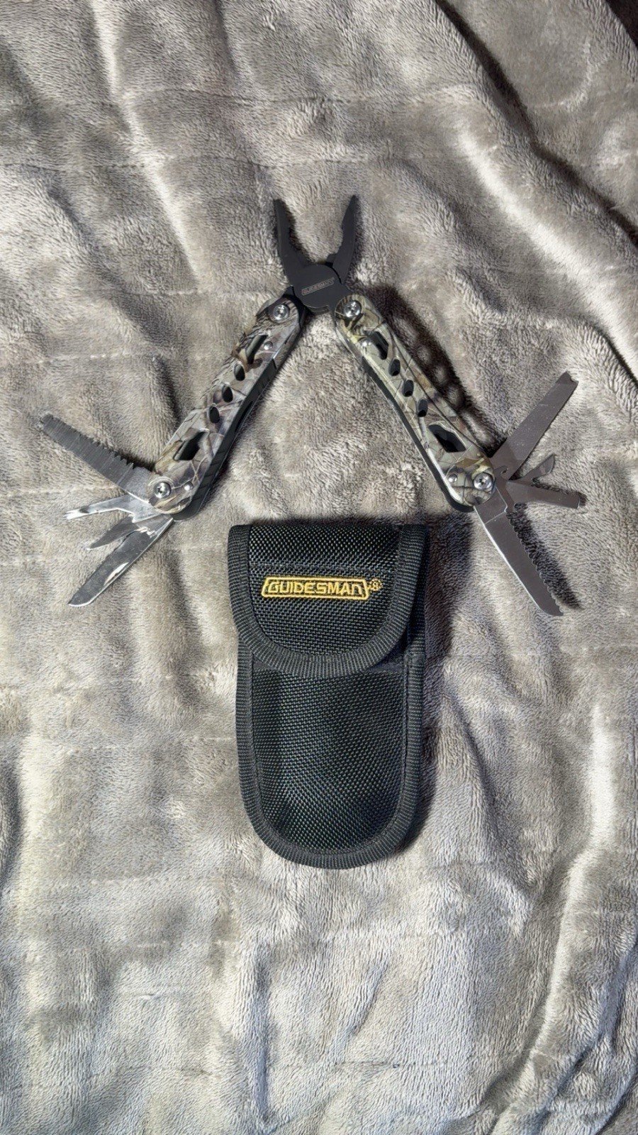 Used Guidesman Camo Multi tool With Pouch (blades Need To Be Tightened)
