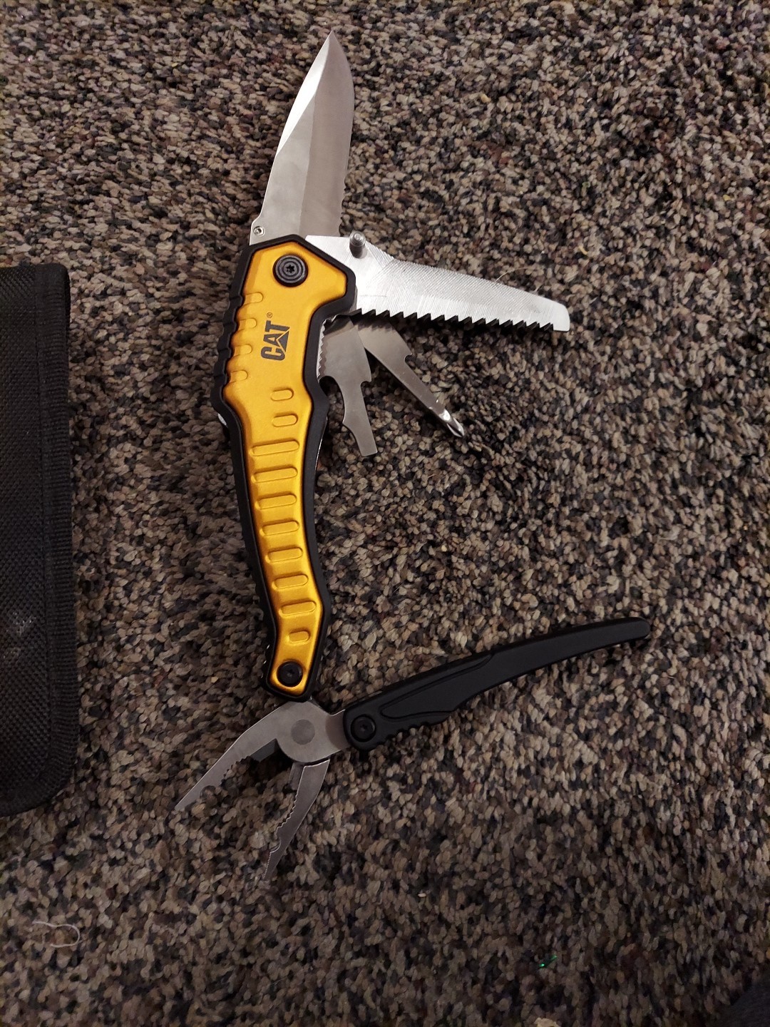 CAT XL 9-in-1 Multi-Tool Set, Stainless Steel Tools with Pouch USED