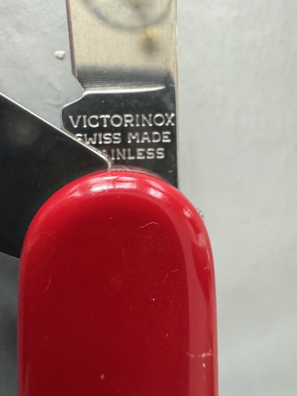 NEW Swiss Army Classic Red SD Knife and Flashlight Set, Victorinox New Boxed Set