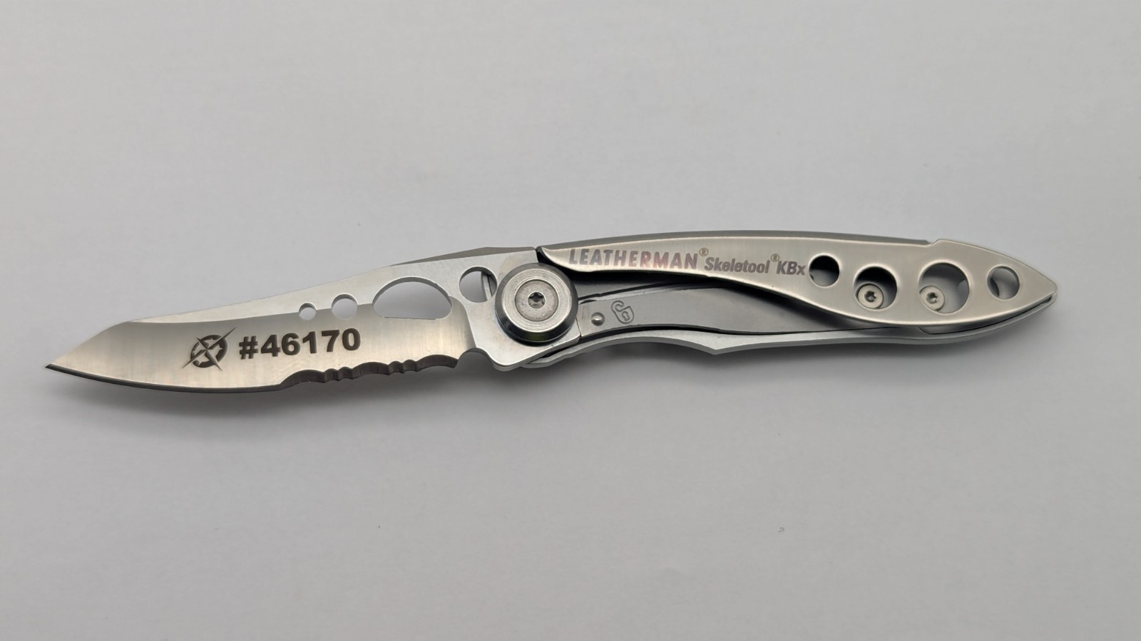 Leatherman Skeletool KBX SILVER Multi Tool SMALL Knives PRE OWNED NICE LOOK READ